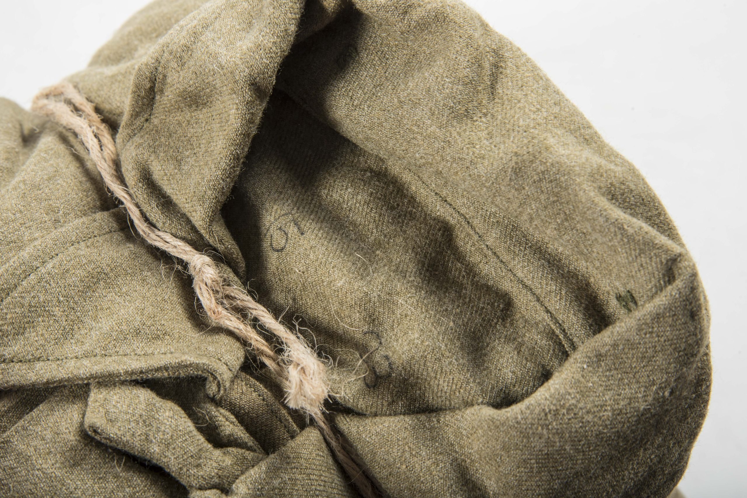 Unissued Quartermaster bundle of 10 US Wool shirts with cutter tags size 15×33 — image 9