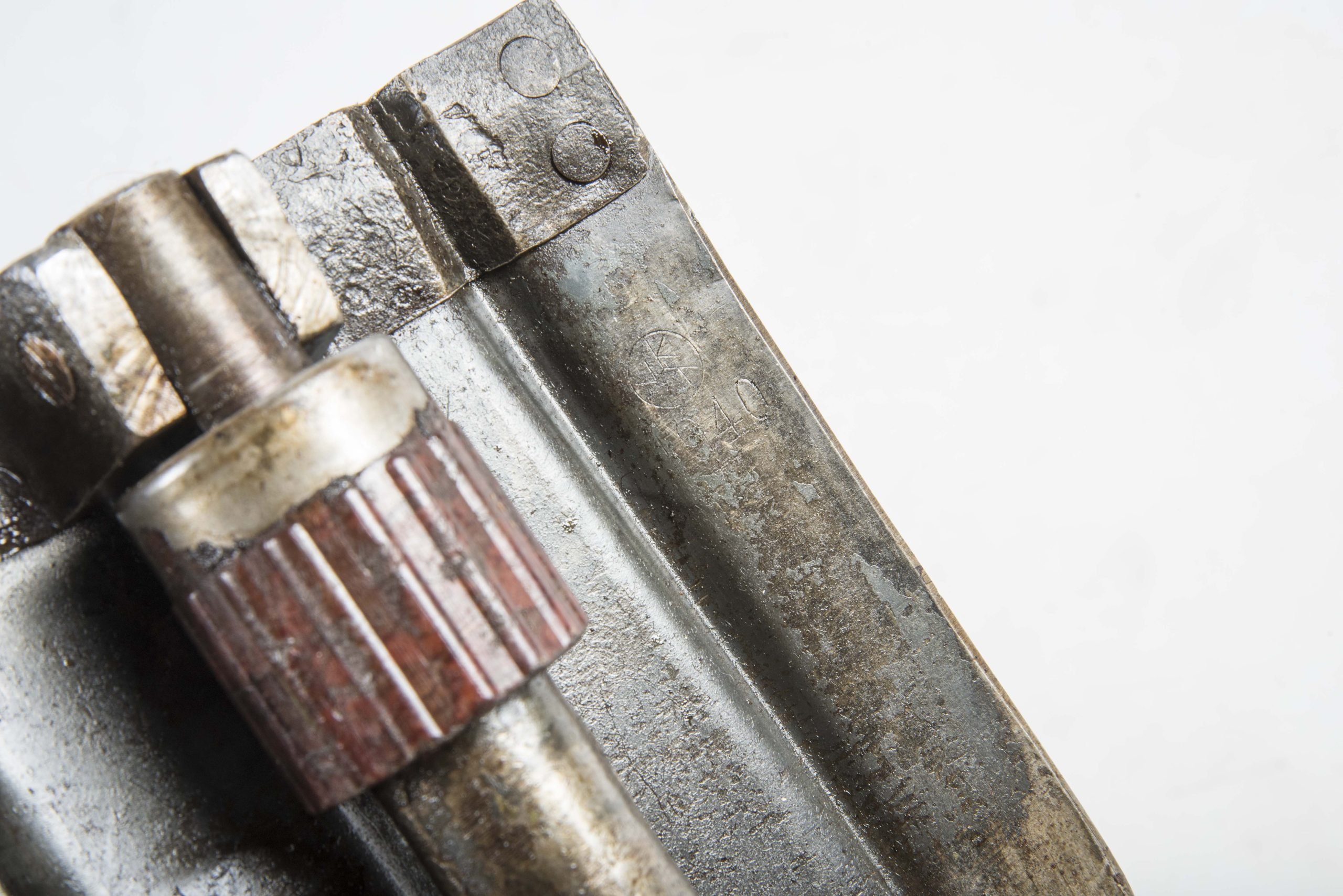 Folding E-tool marked KKK 1940 — image 3