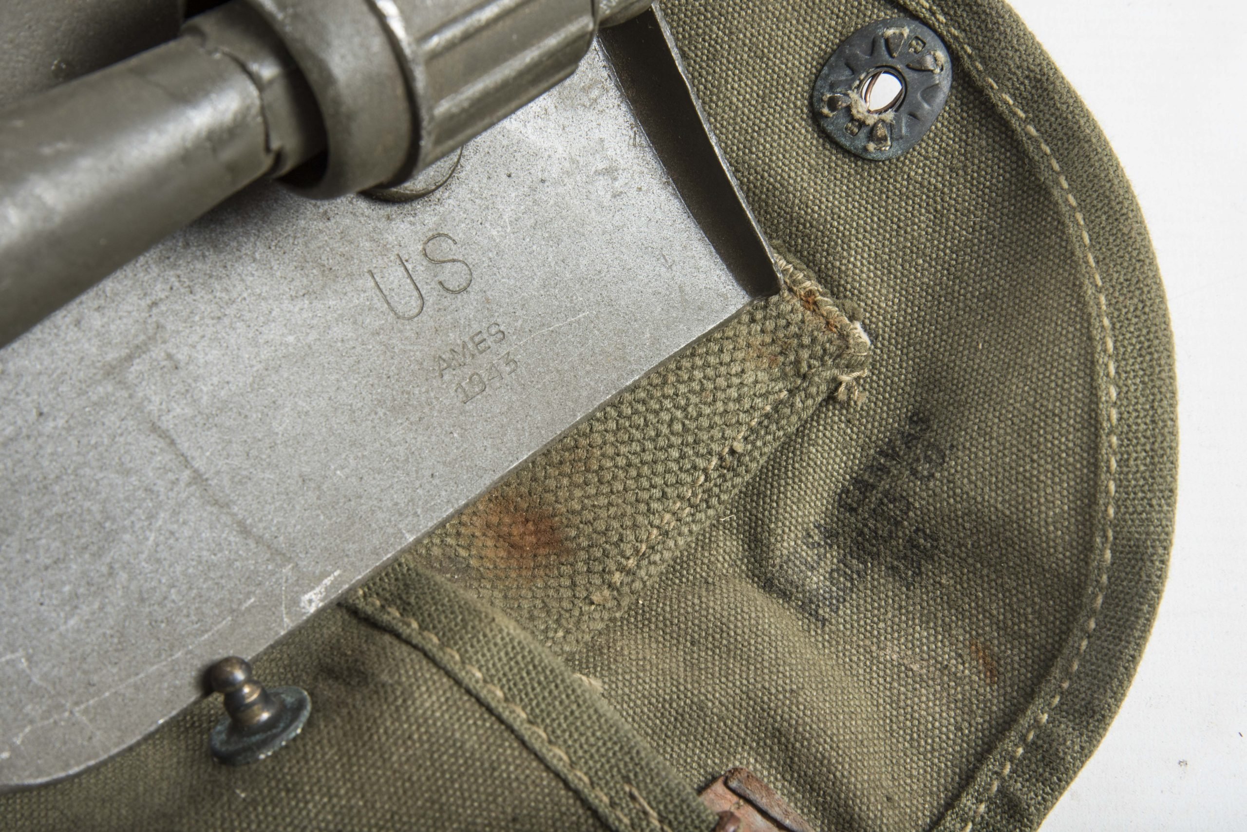 US Folding E-tool marked Tulsa Canvas 1944 — image 4