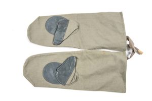 Gebirgsjäger gloves for the Windjacke marked RBNr. 0/0381/0067