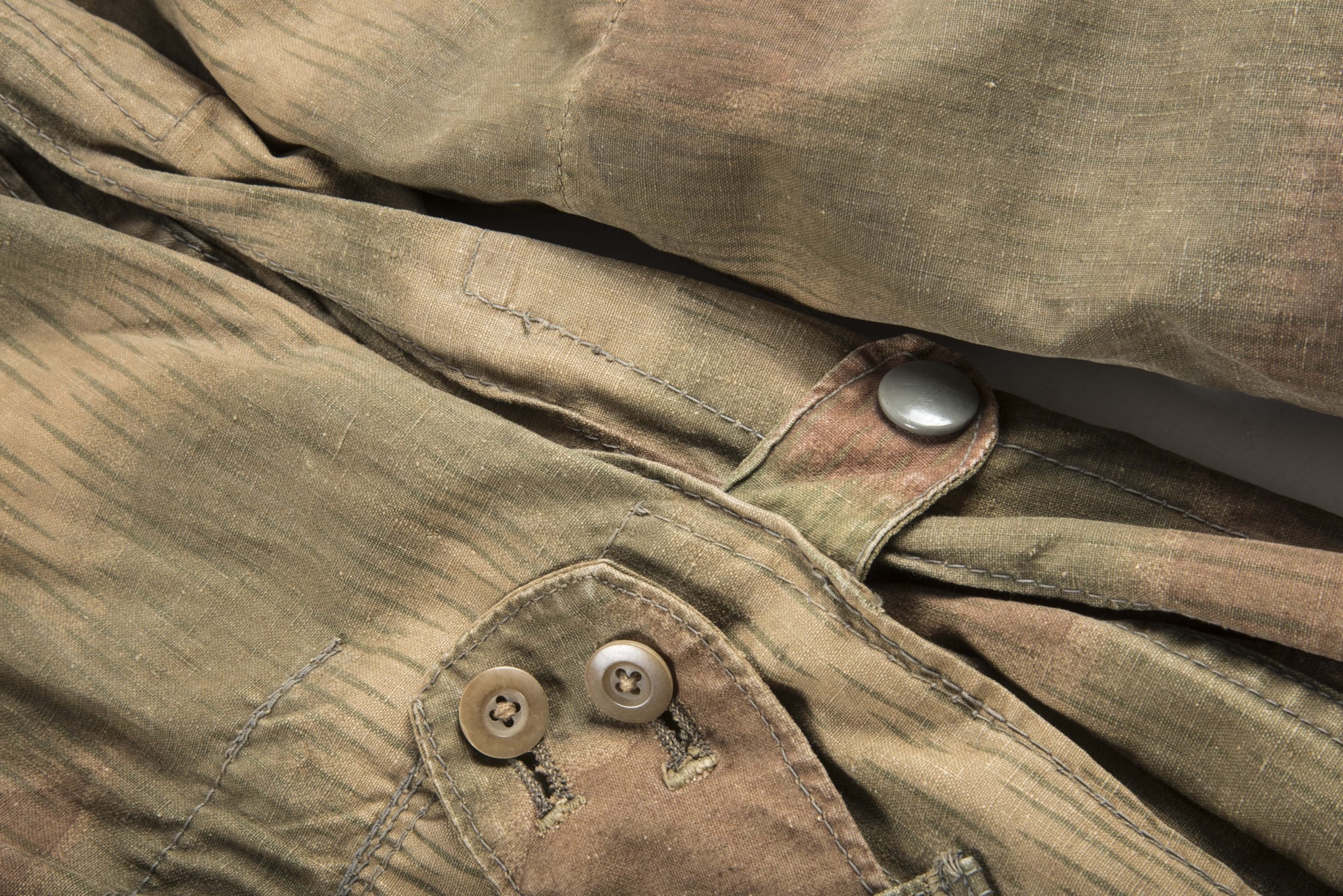 Late war Fallschirmjäger smock in Sumpftarn camouflage marked 0/1283/0040 IIB — image 19