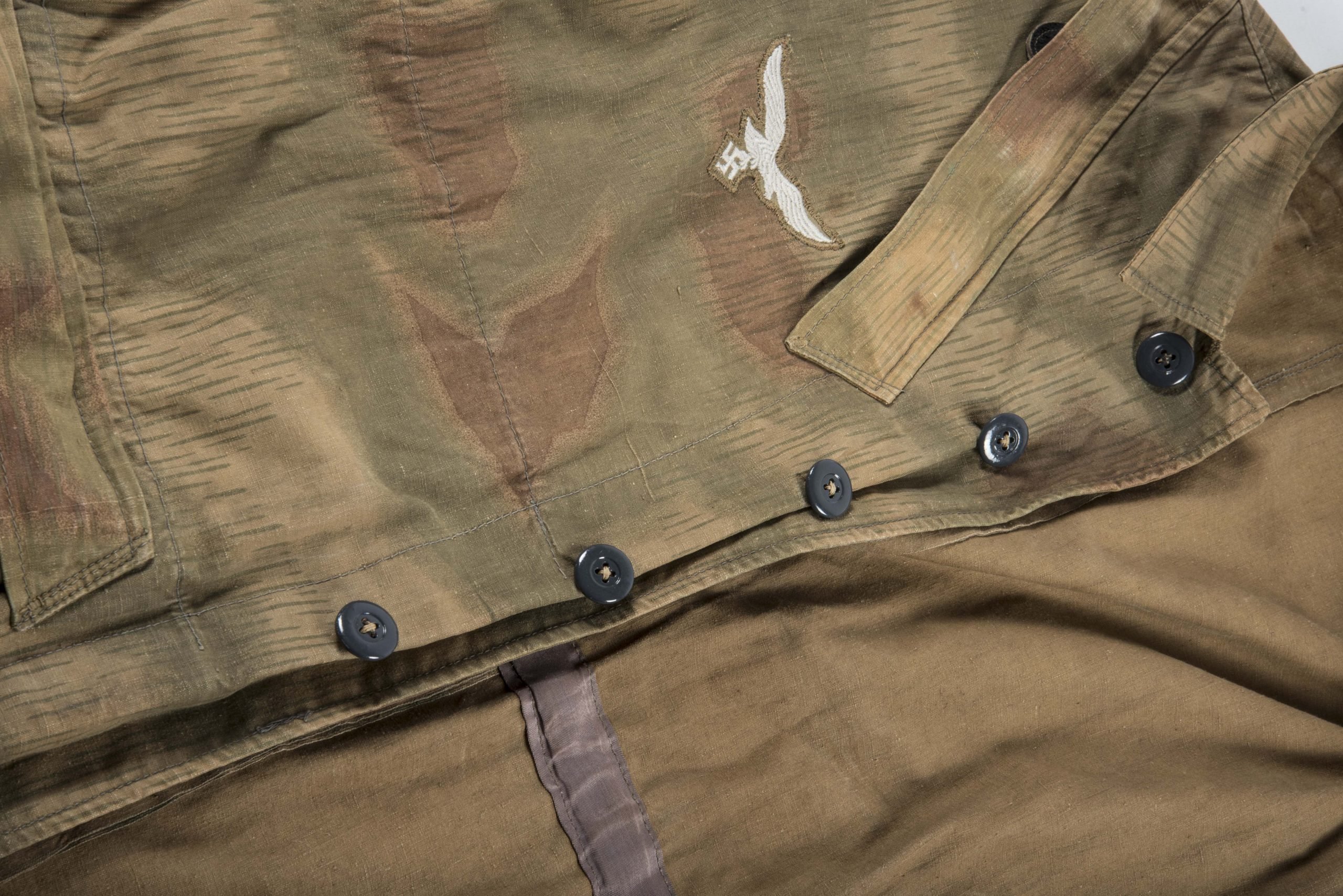 Late war Fallschirmjäger smock in Sumpftarn camouflage marked 0/1283/0040 IIB — image 2