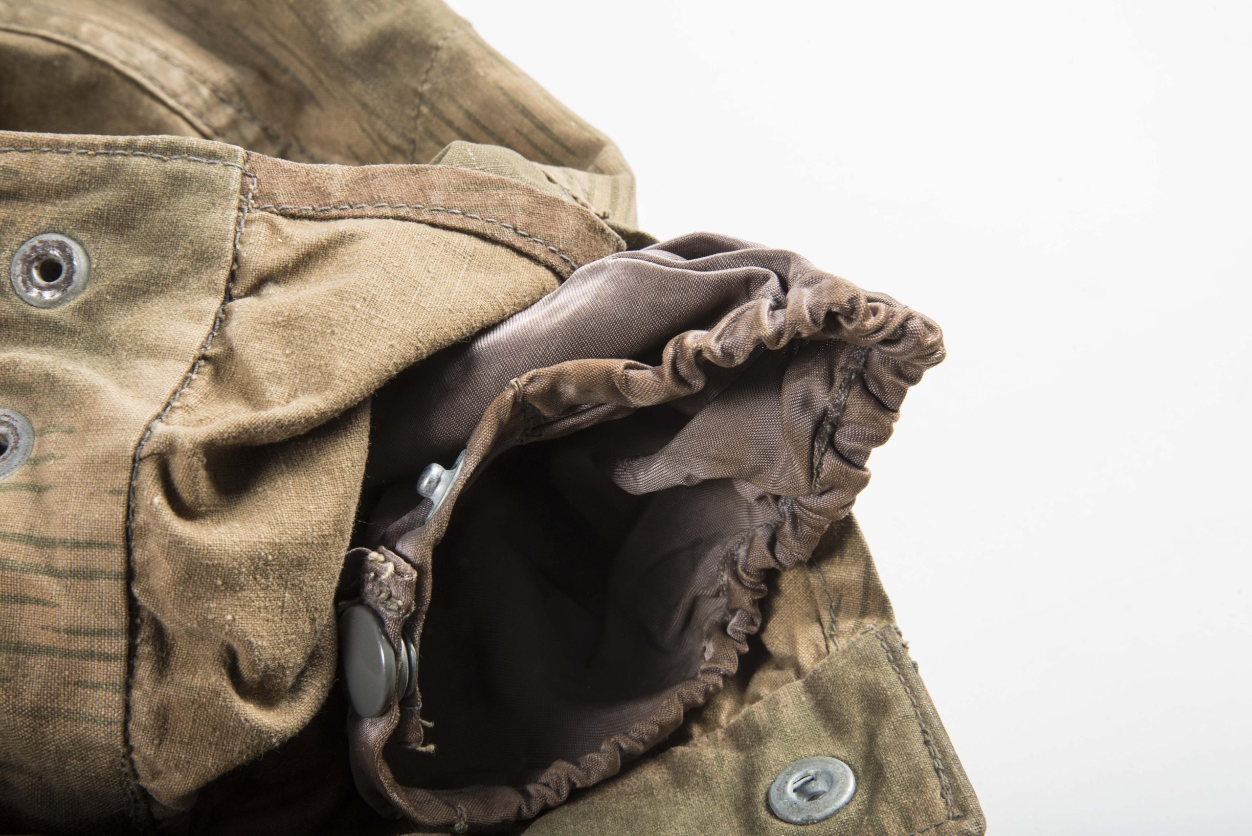 Late war Fallschirmjäger smock in Sumpftarn camouflage marked 0/1283/0040 IIB — image 21