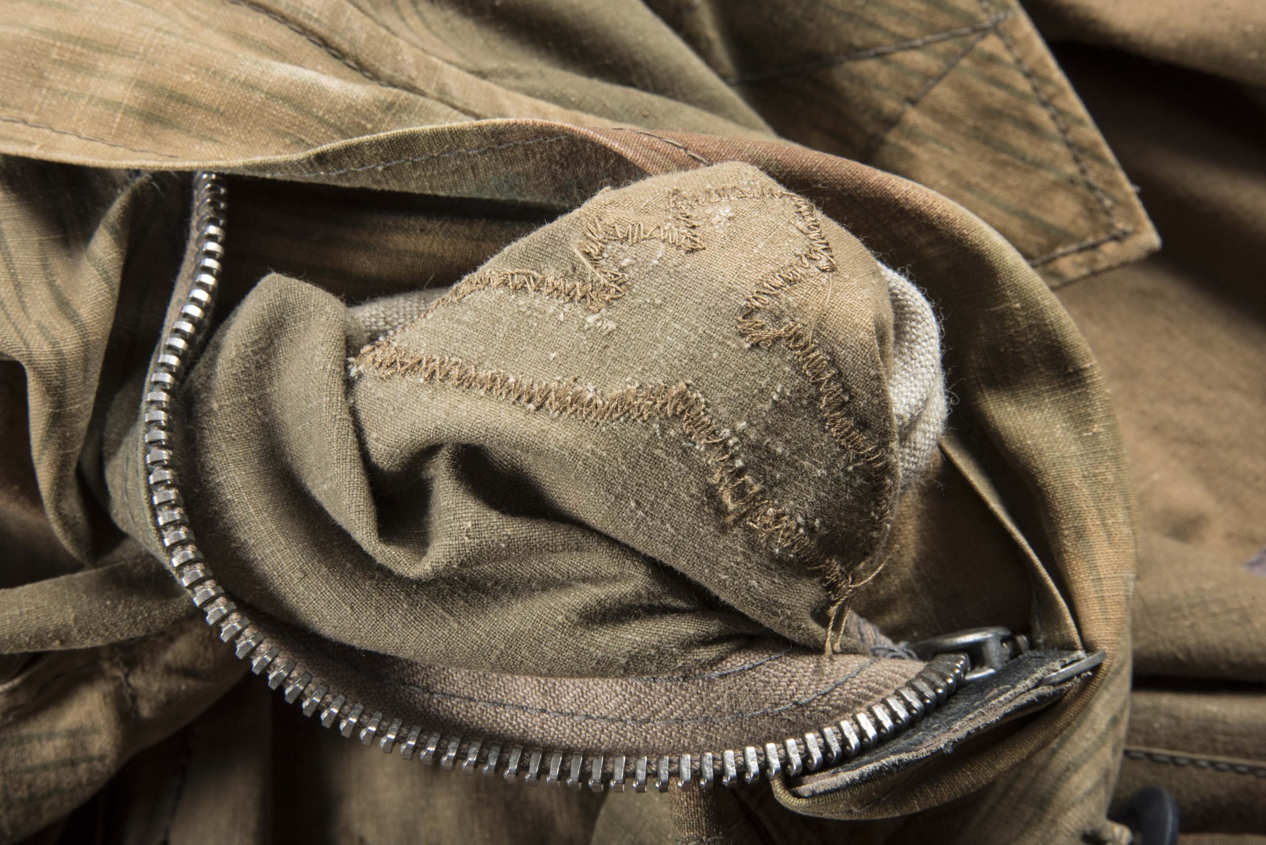 Late war Fallschirmjäger smock in Sumpftarn camouflage marked 0/1283/0040 IIB — image 6