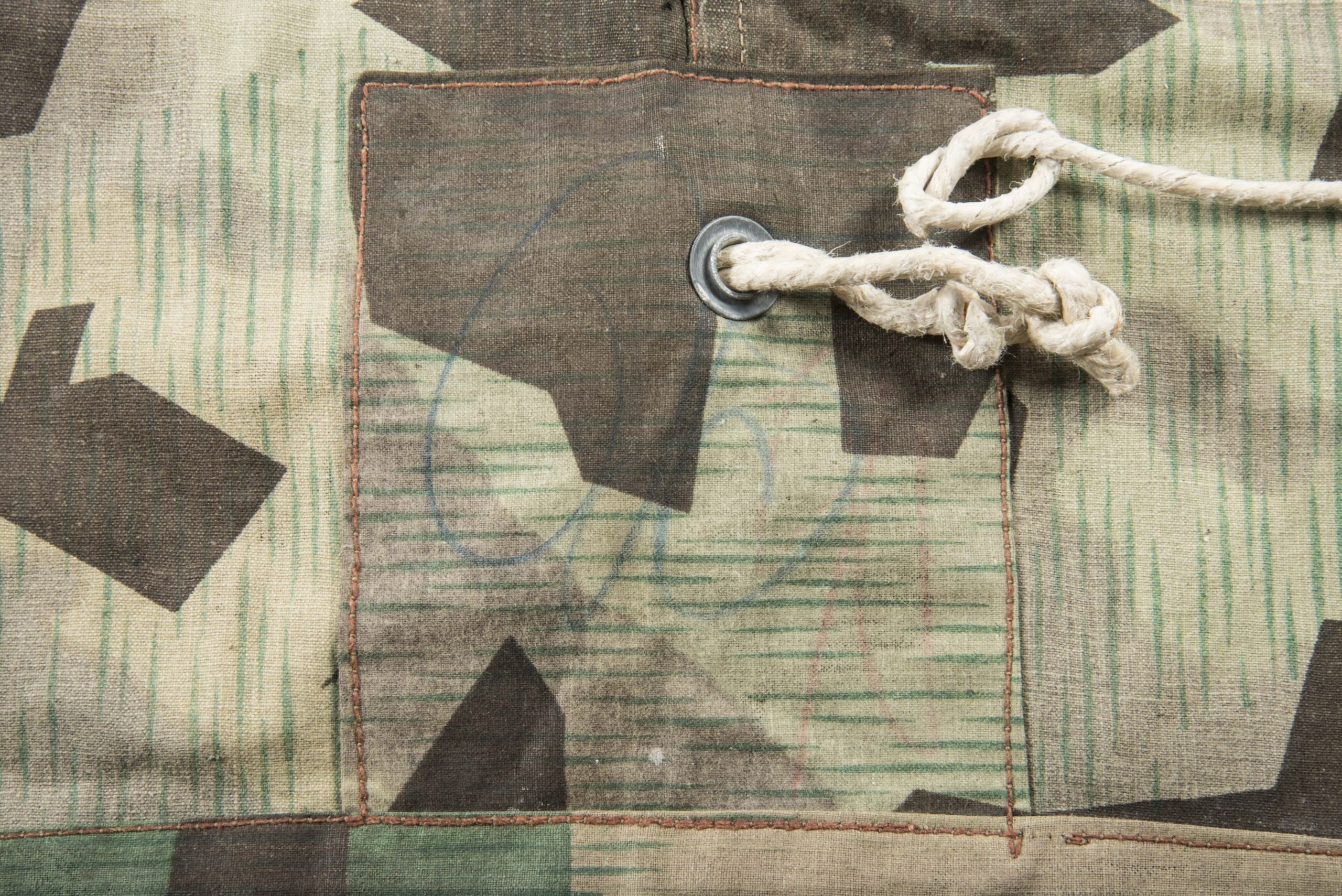 Late war 4-panel M31 Zeltbahn in Reduced Splittertarn camouflage with carbon overprint — image 10