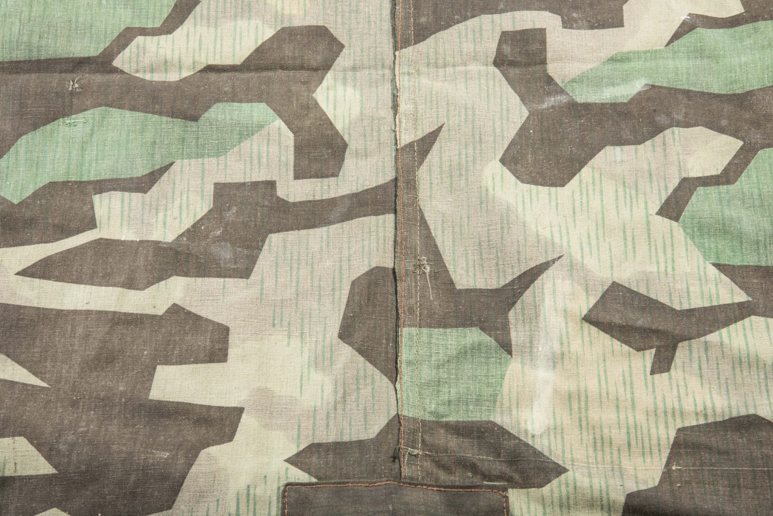 Late war 4-panel M31 Zeltbahn in Reduced Splittertarn camouflage with carbon overprint — image 13