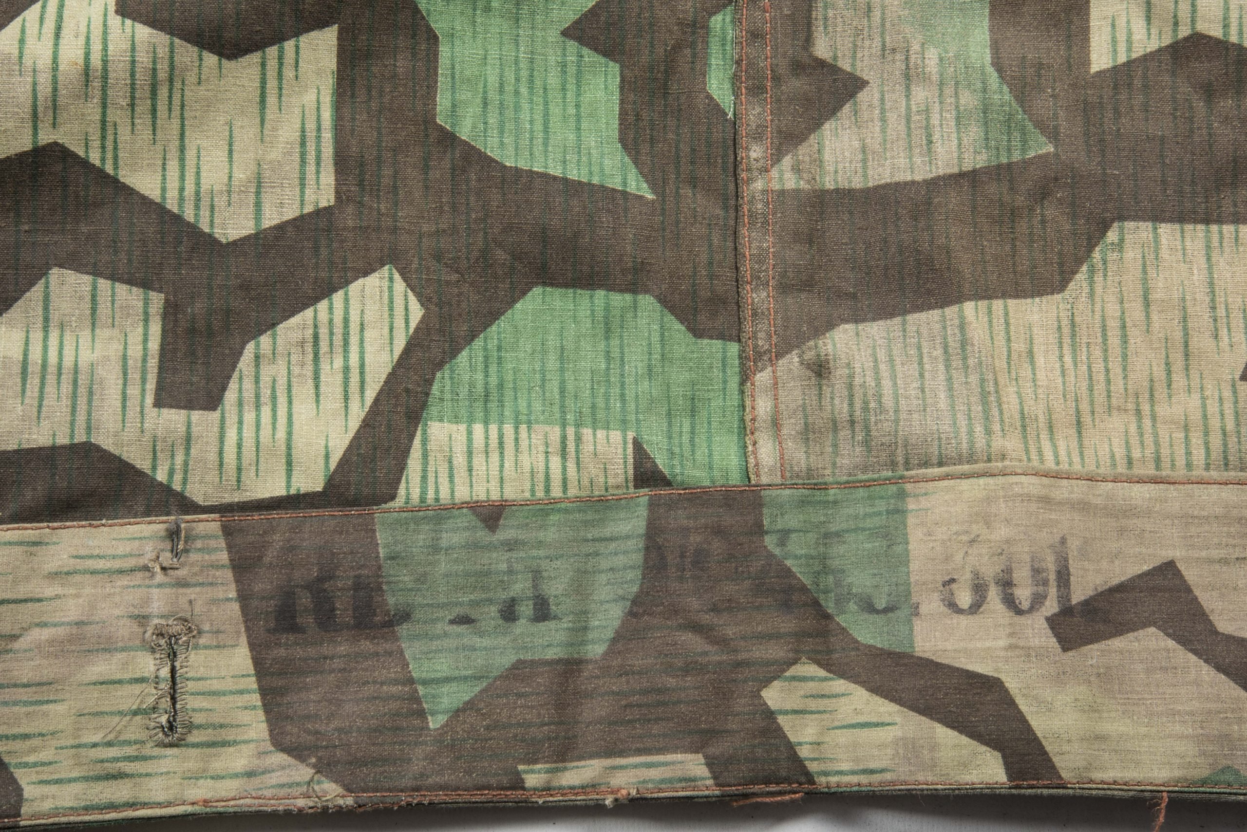 Late war 4-panel M31 Zeltbahn in Reduced Splittertarn camouflage with carbon overprint — image 3