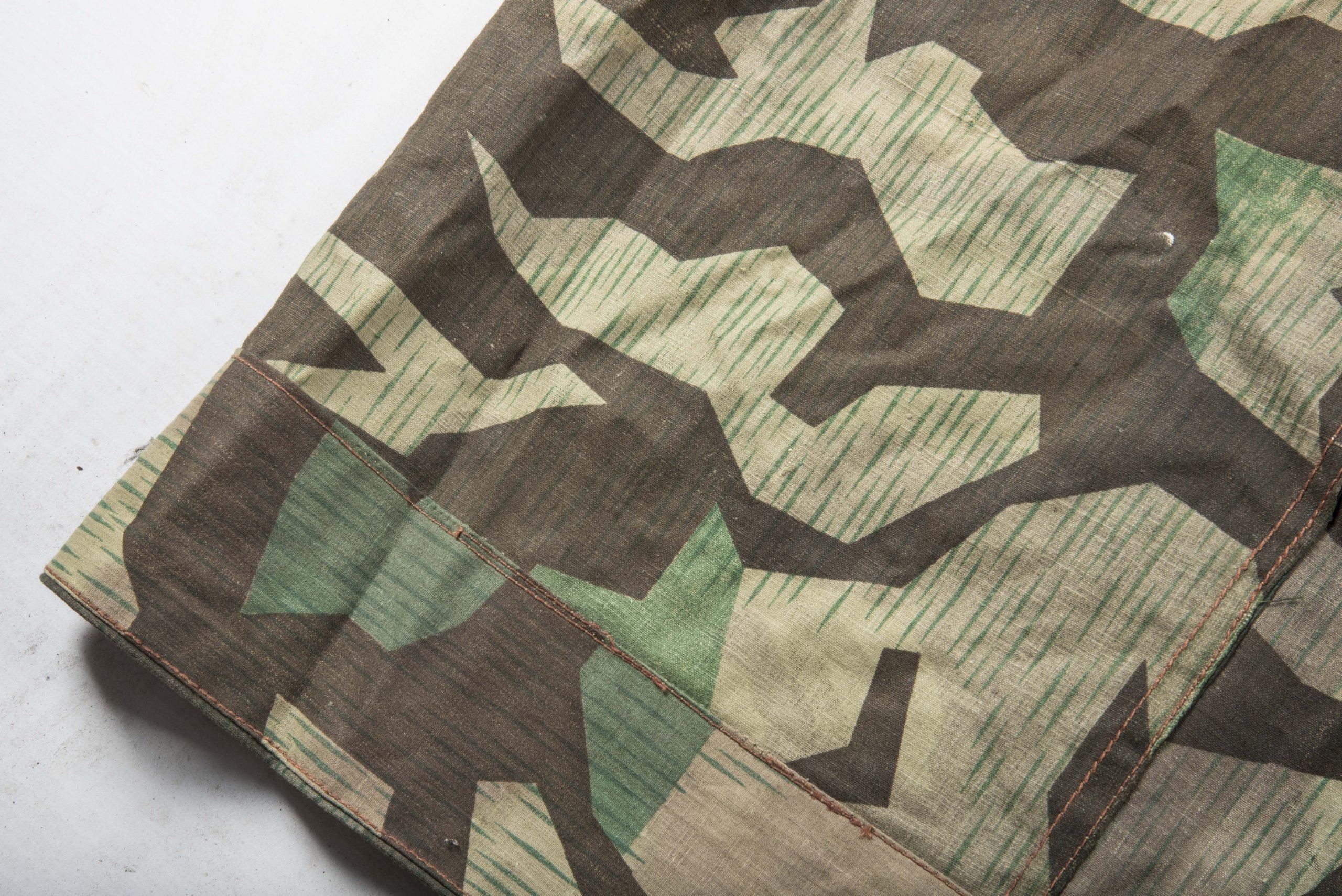 Late war 4-panel M31 Zeltbahn in Reduced Splittertarn camouflage with carbon overprint — image 7