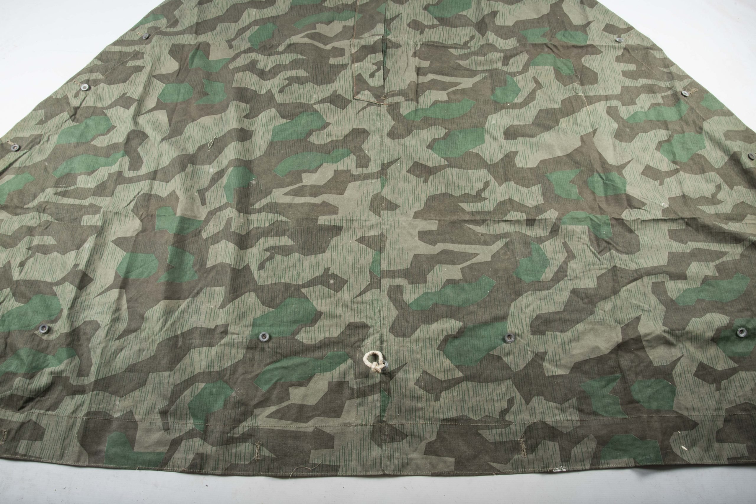 Late war 4-panel M31 Zeltbahn in Reduced Splittertarn camouflage with carbon overprint — image 8