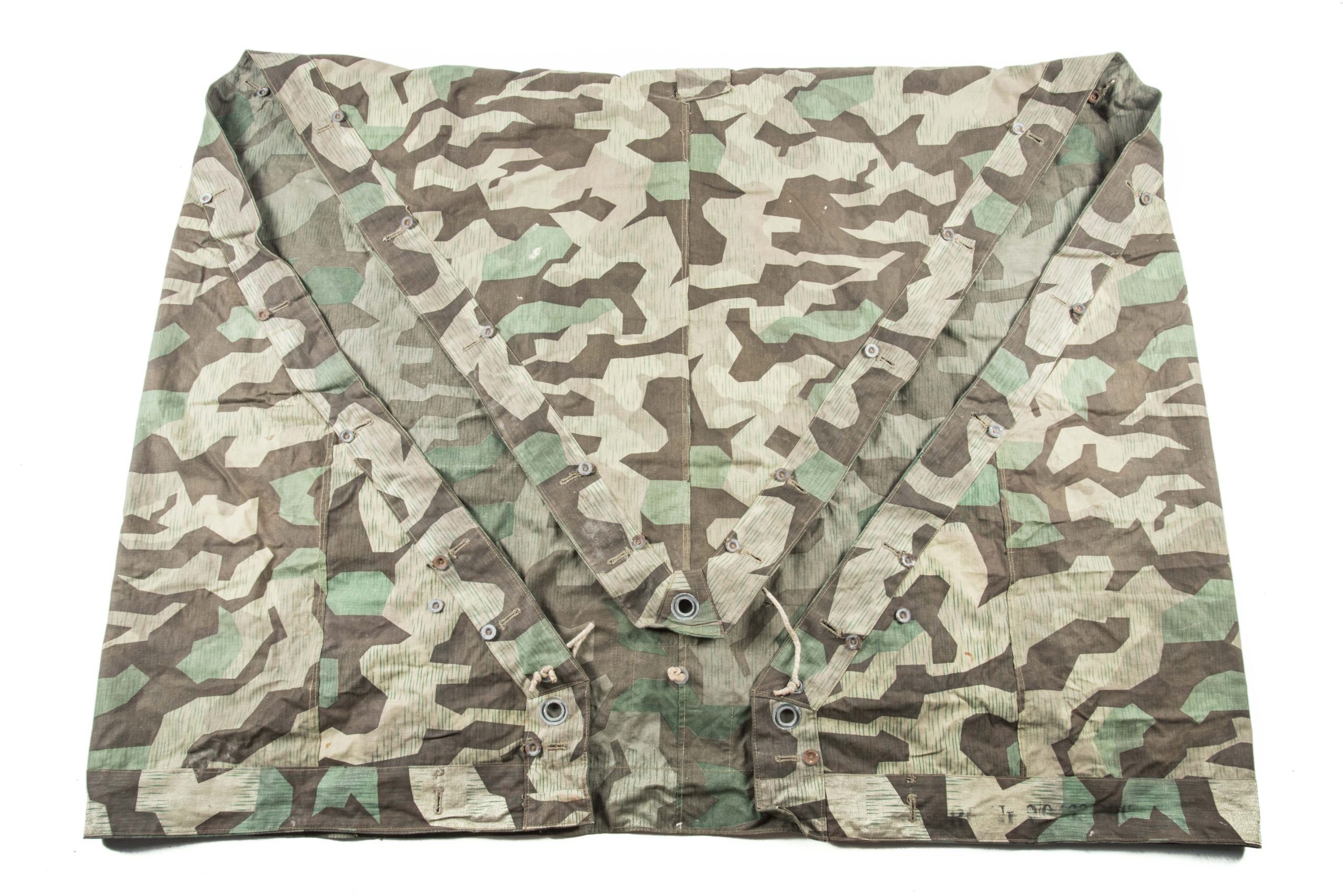 Late war 4-panel M31 Zeltbahn in Splittertarn camouflage with carbon overprint