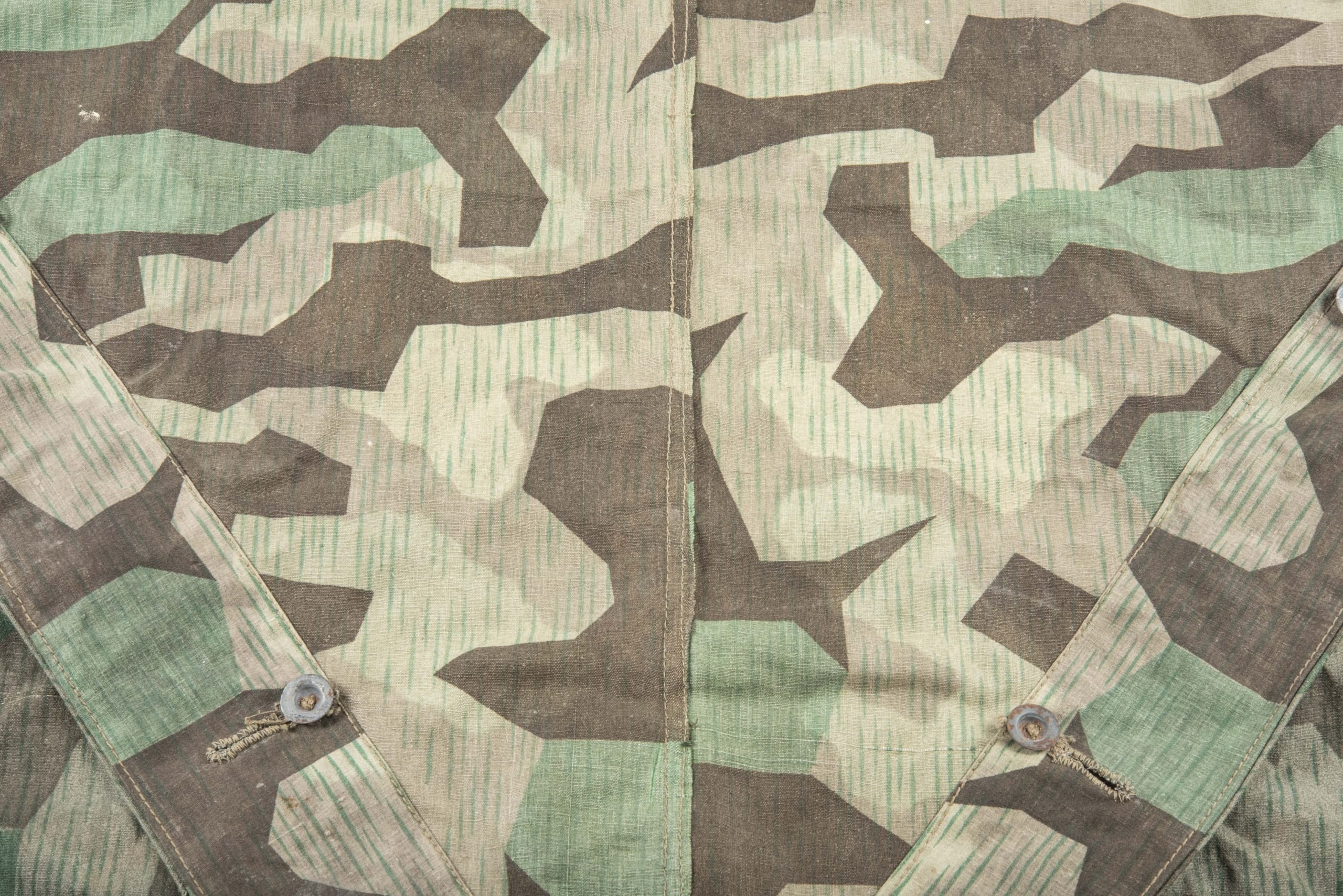 Late war 4-panel M31 Zeltbahn in Splittertarn camouflage with carbon overprint — image 10