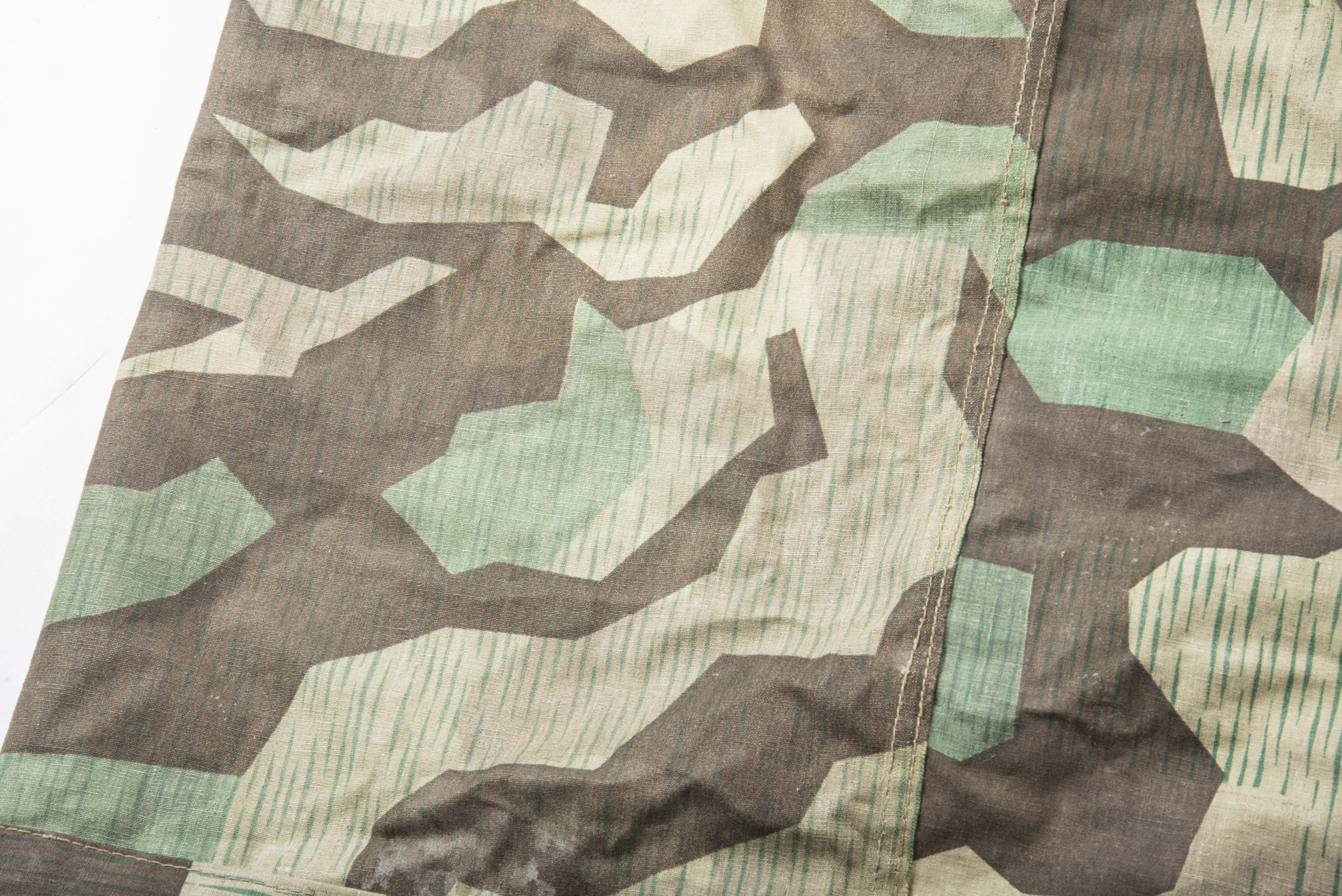 Late war 4-panel M31 Zeltbahn in Splittertarn camouflage with carbon overprint — image 11