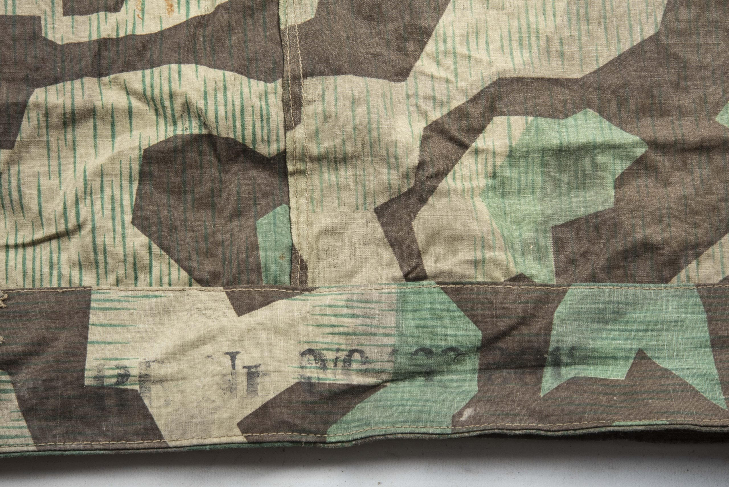 Late war 4-panel M31 Zeltbahn in Splittertarn camouflage with carbon overprint — image 12