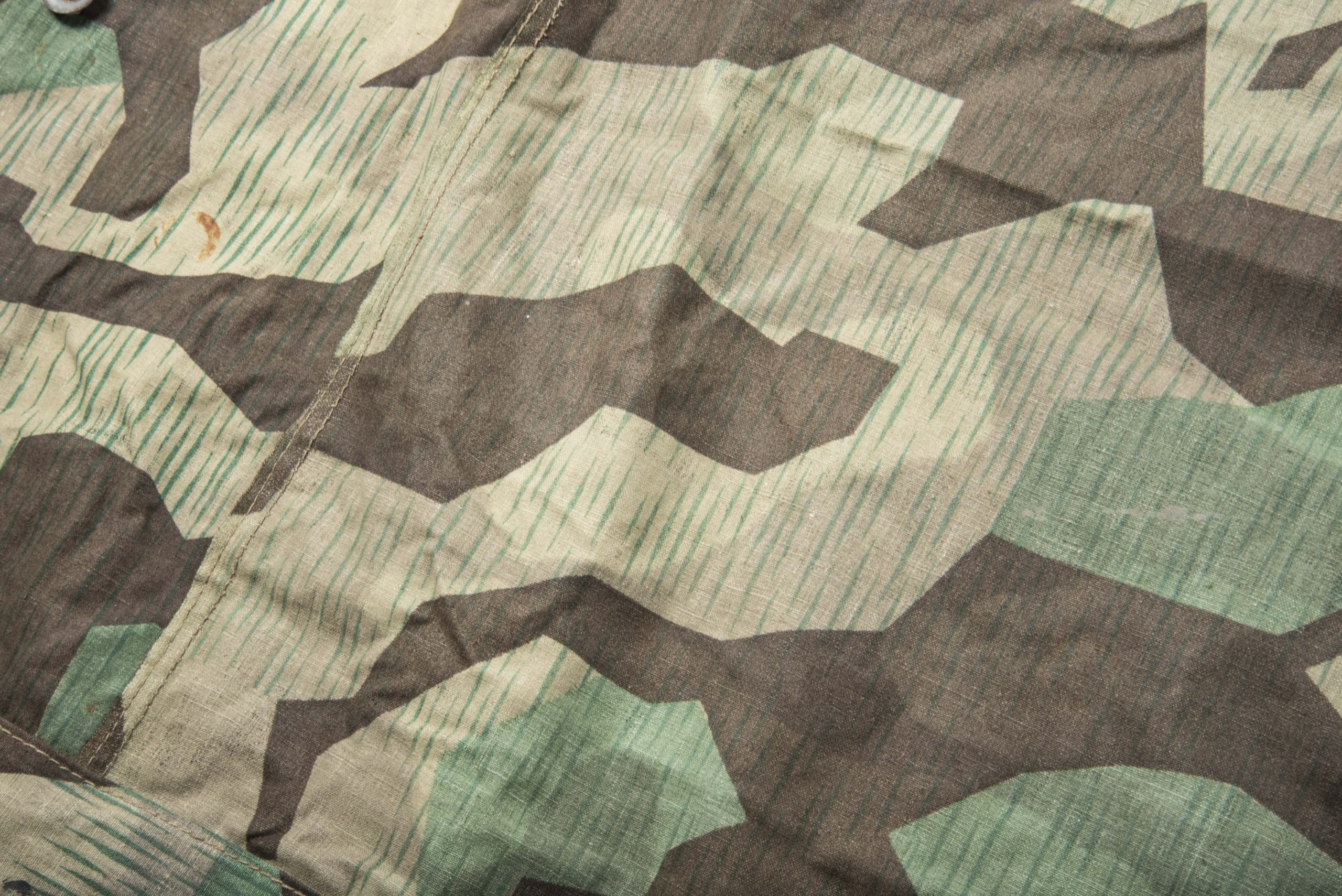 Late war 4-panel M31 Zeltbahn in Splittertarn camouflage with carbon overprint — image 6