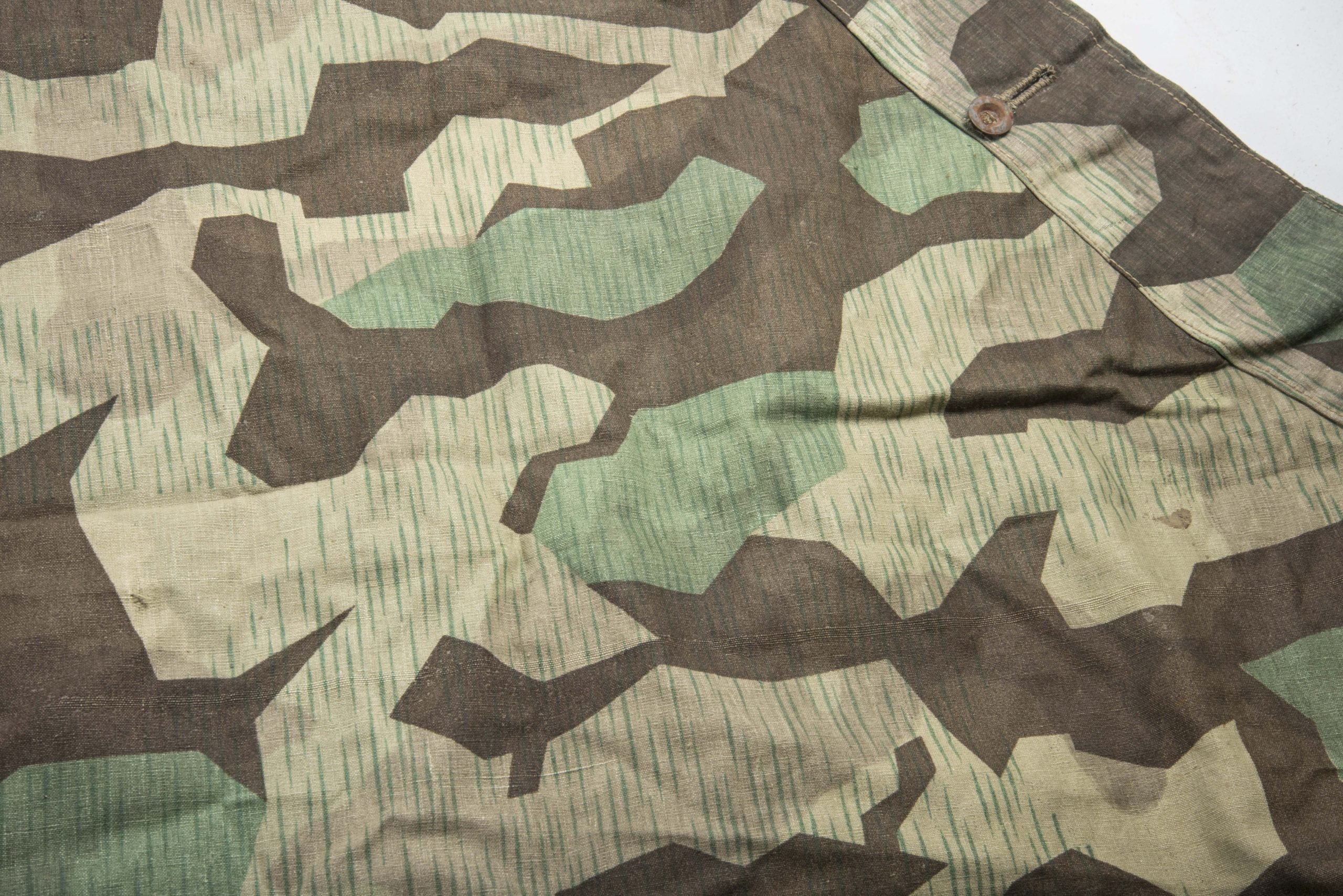 Late war 4-panel M31 Zeltbahn in Splittertarn camouflage with carbon overprint — image 7
