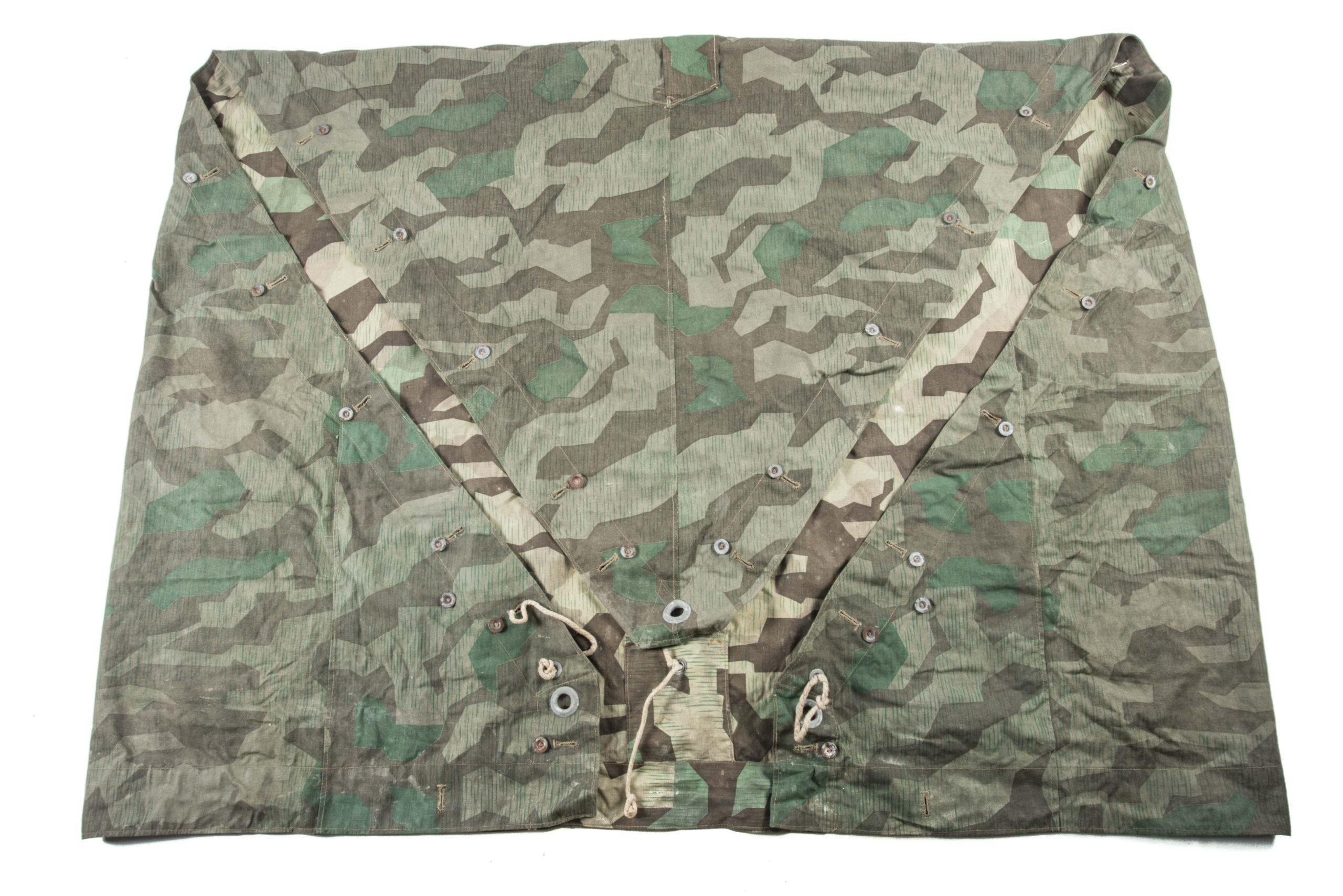 Late war 4-panel M31 Zeltbahn in Splittertarn camouflage with carbon overprint — image 8