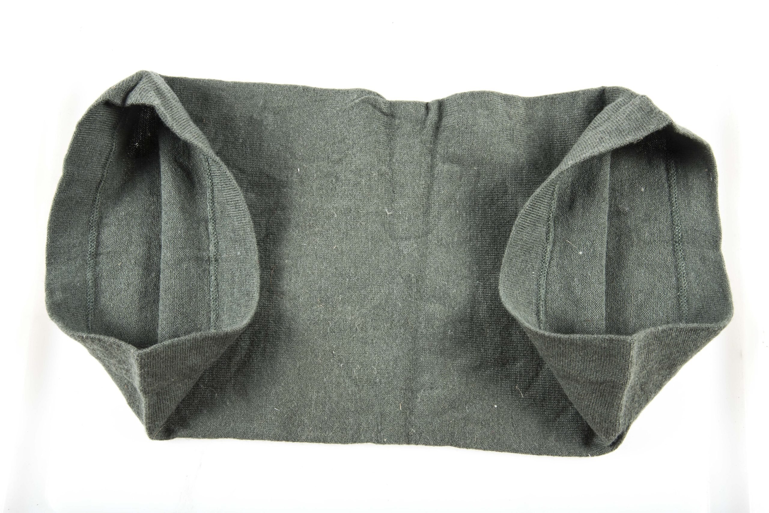 Wehrmacht issue Toque or Oma scarf — image 3