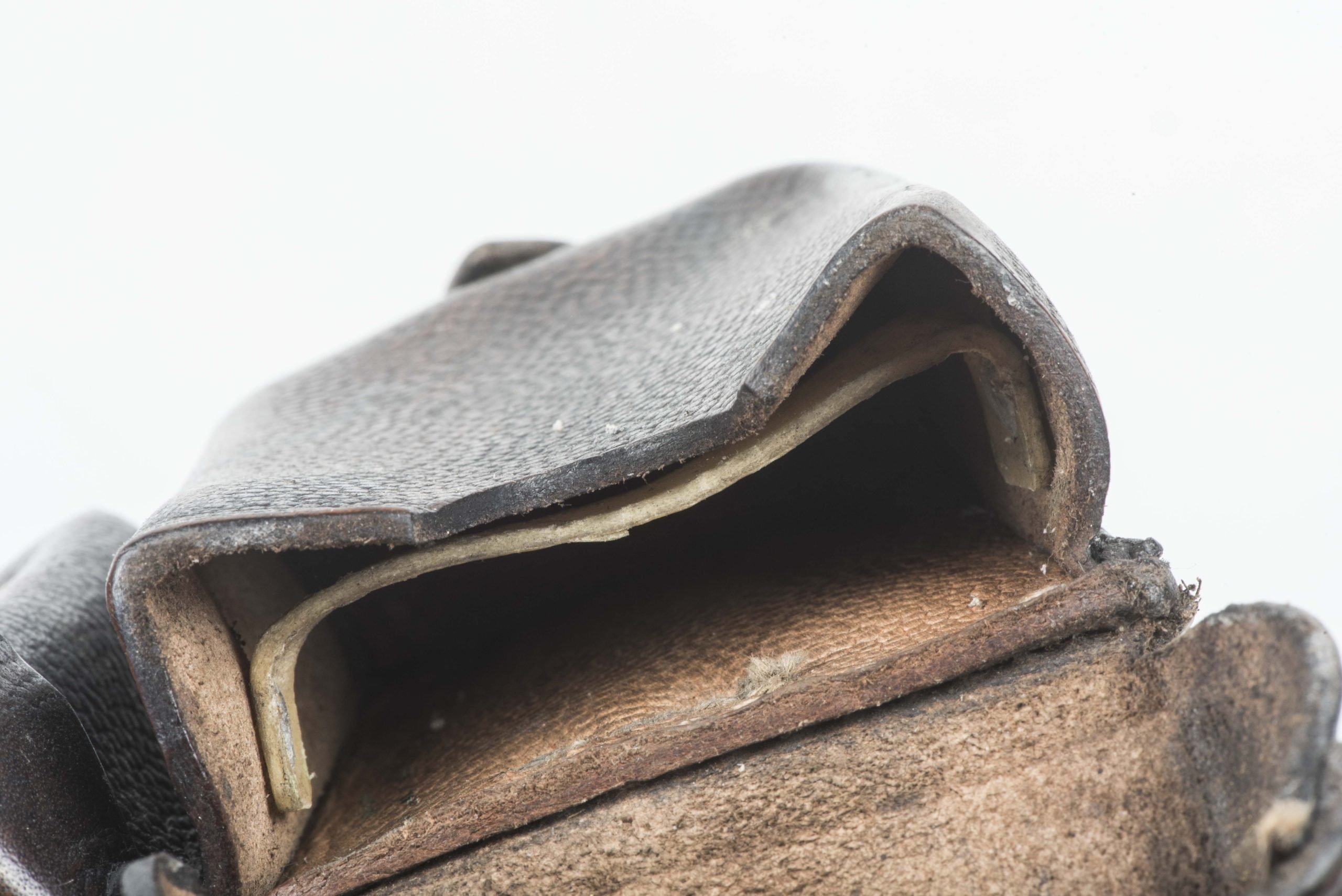 Kriegsmarine K98 pouch marked G. Genschow Berlin 1940 — image 5