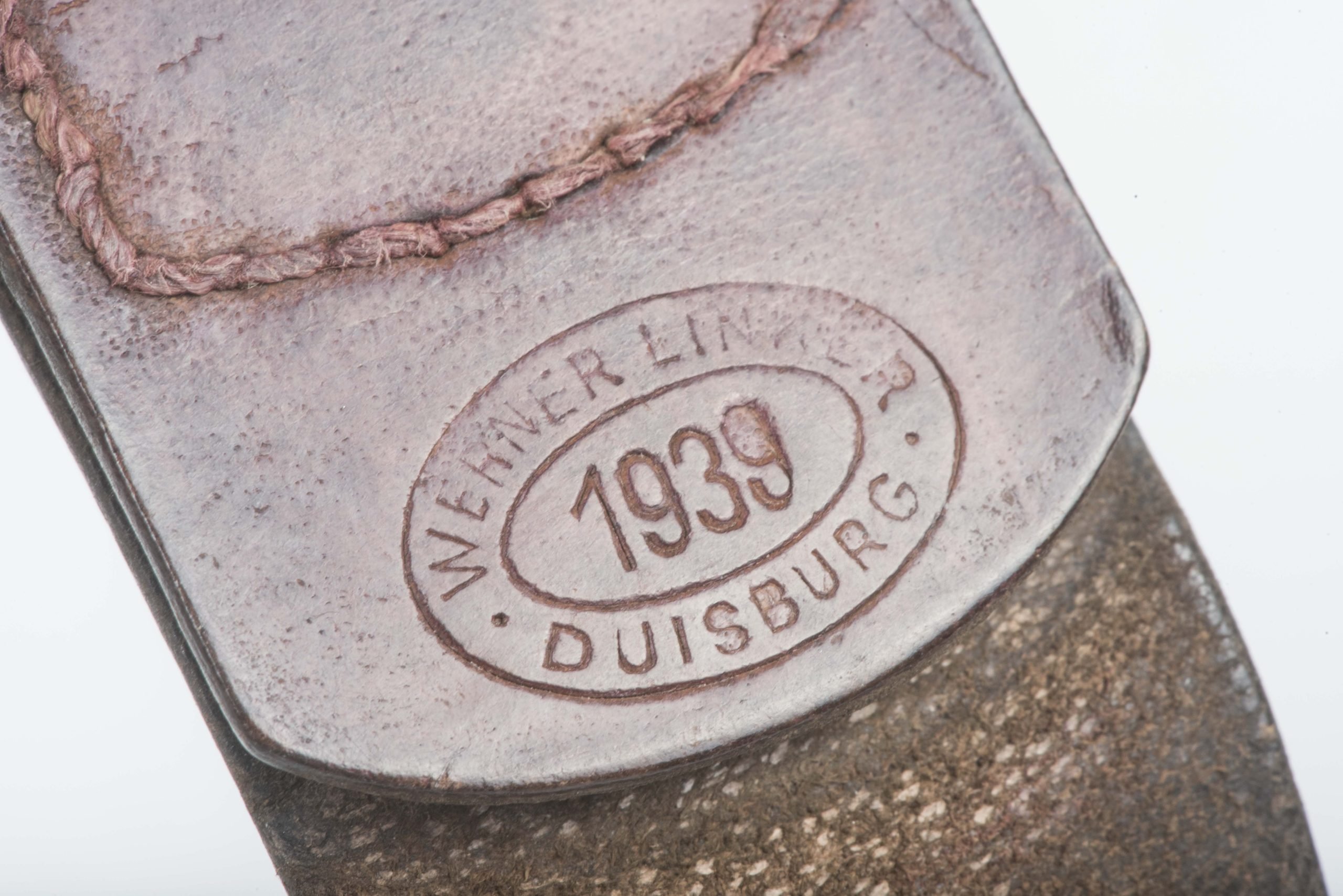 Tabbed Aluminum Heer belt buckle marked Werner Linker Duisburg 1939 — image 3