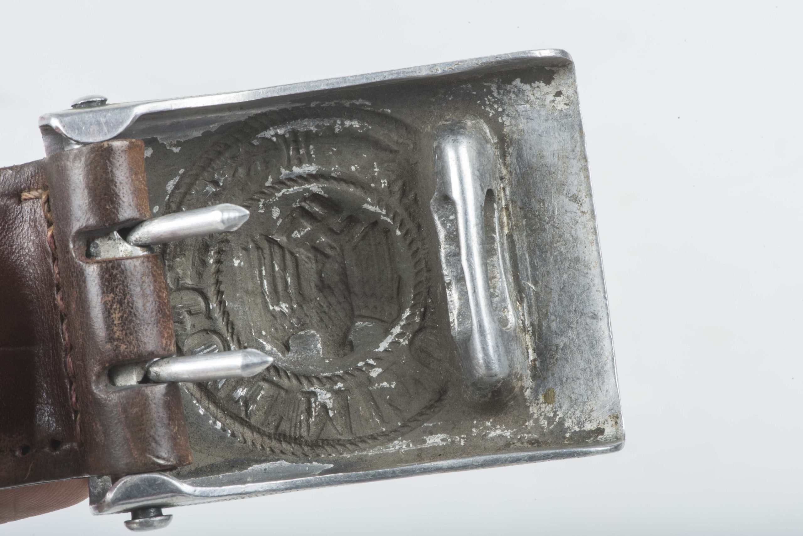 Tabbed Aluminum Heer belt buckle marked Werner Linker Duisburg 1939 — image 6