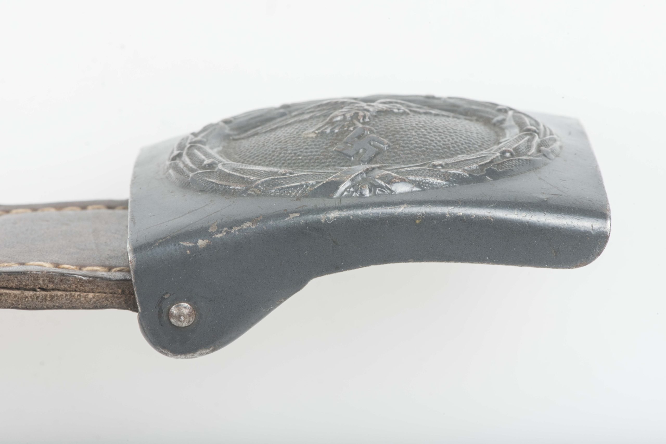 Tabbed steel Luftwaffe belt buckle marked R. Sieper & Söhne Lüdenscheid 1942 — image 3