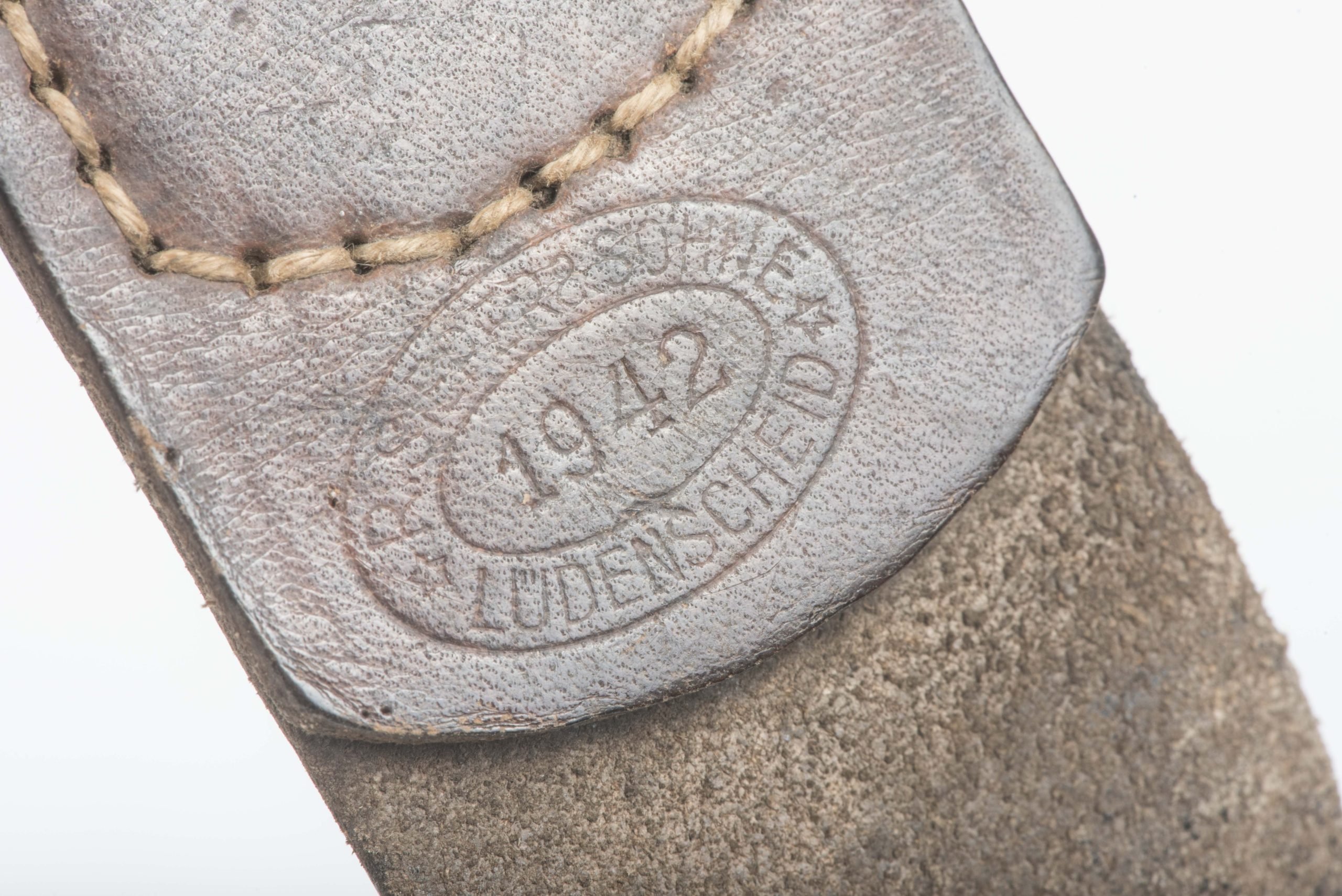 Tabbed steel Luftwaffe belt buckle marked R. Sieper & Söhne Lüdenscheid 1942 — image 5