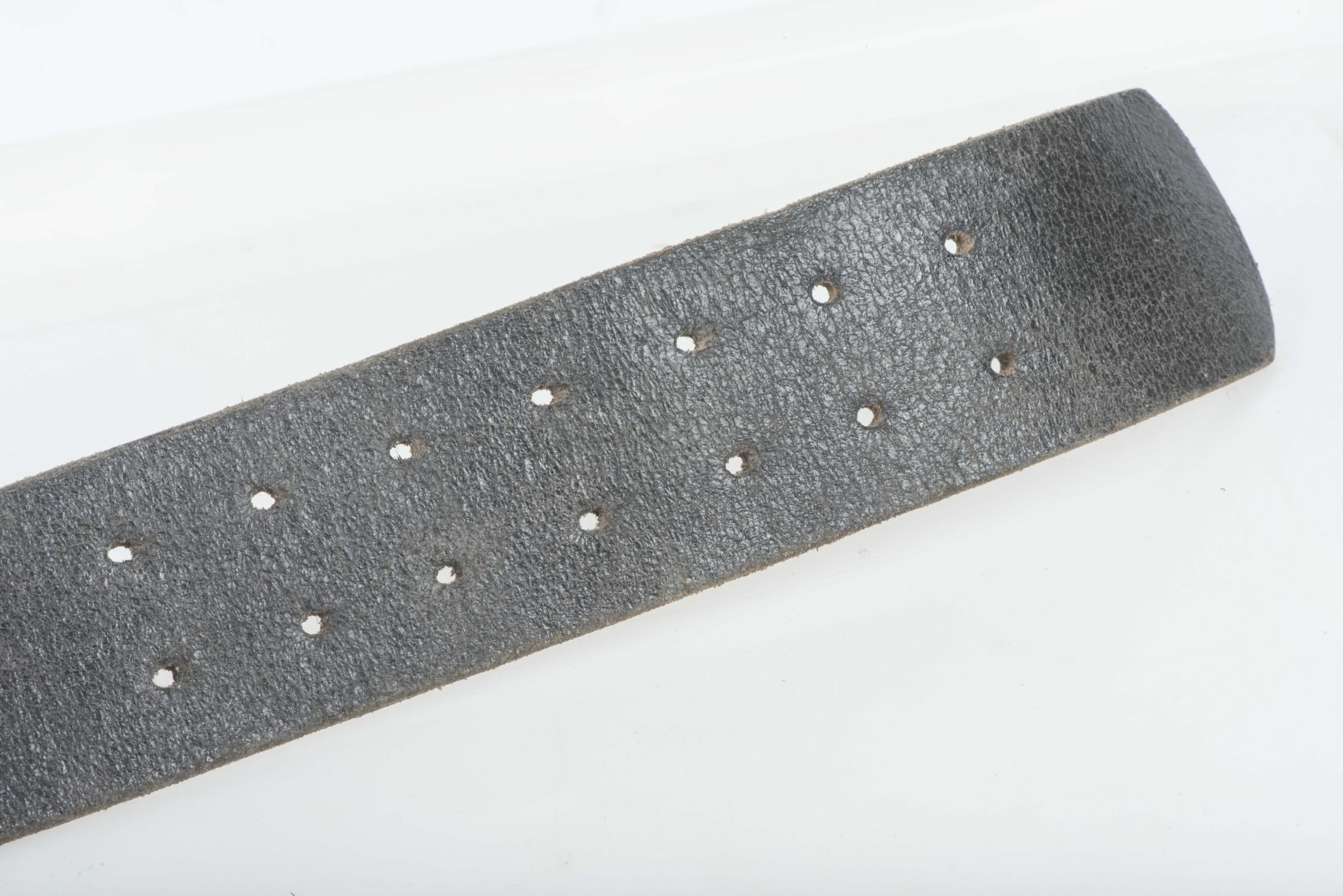 Leather equipment belt marked RB-Nr. 0/0393/0008 size 90 — image 4