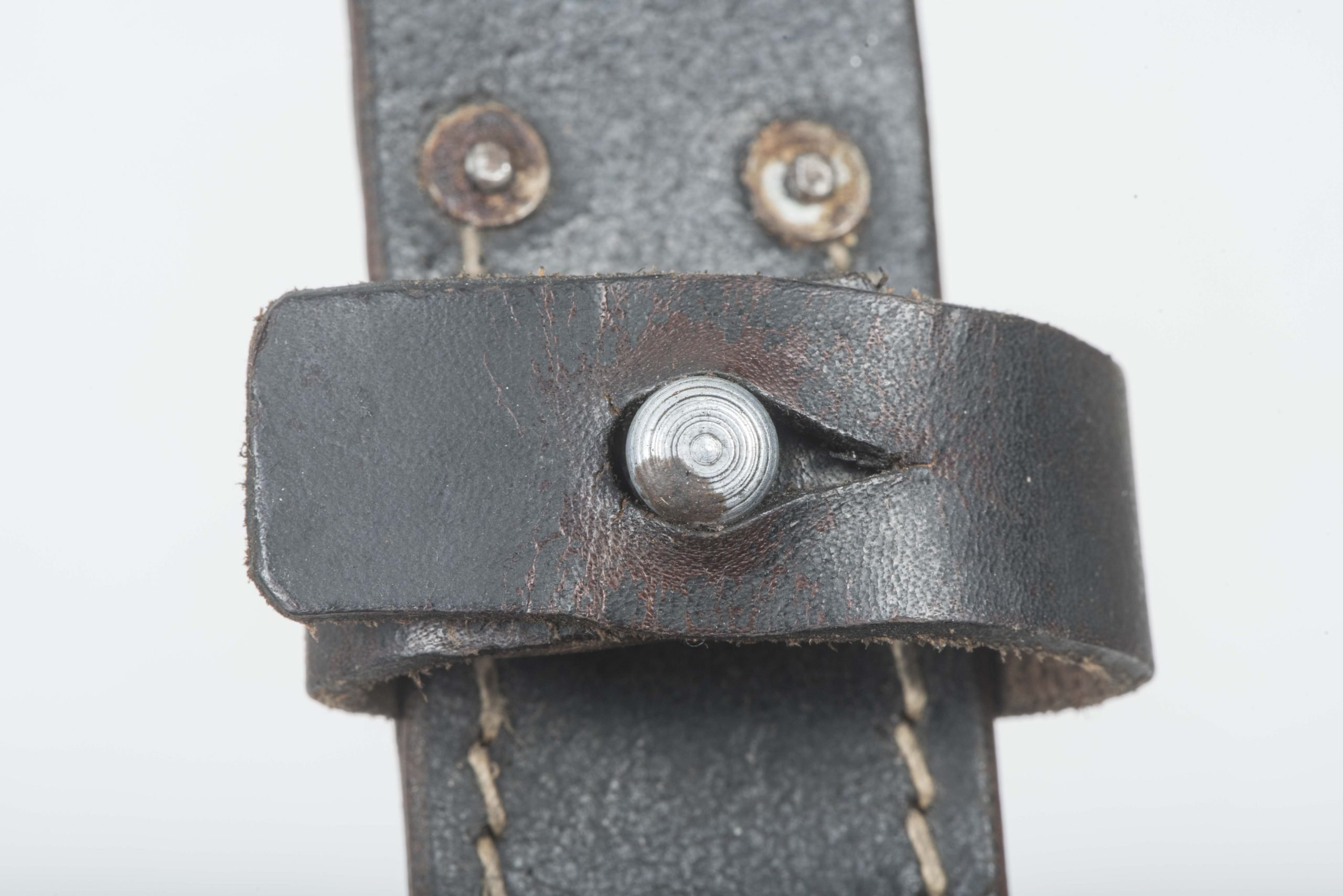 Late war K98 bayonet frog marked RBNr. 0/1001/0038 — image 4