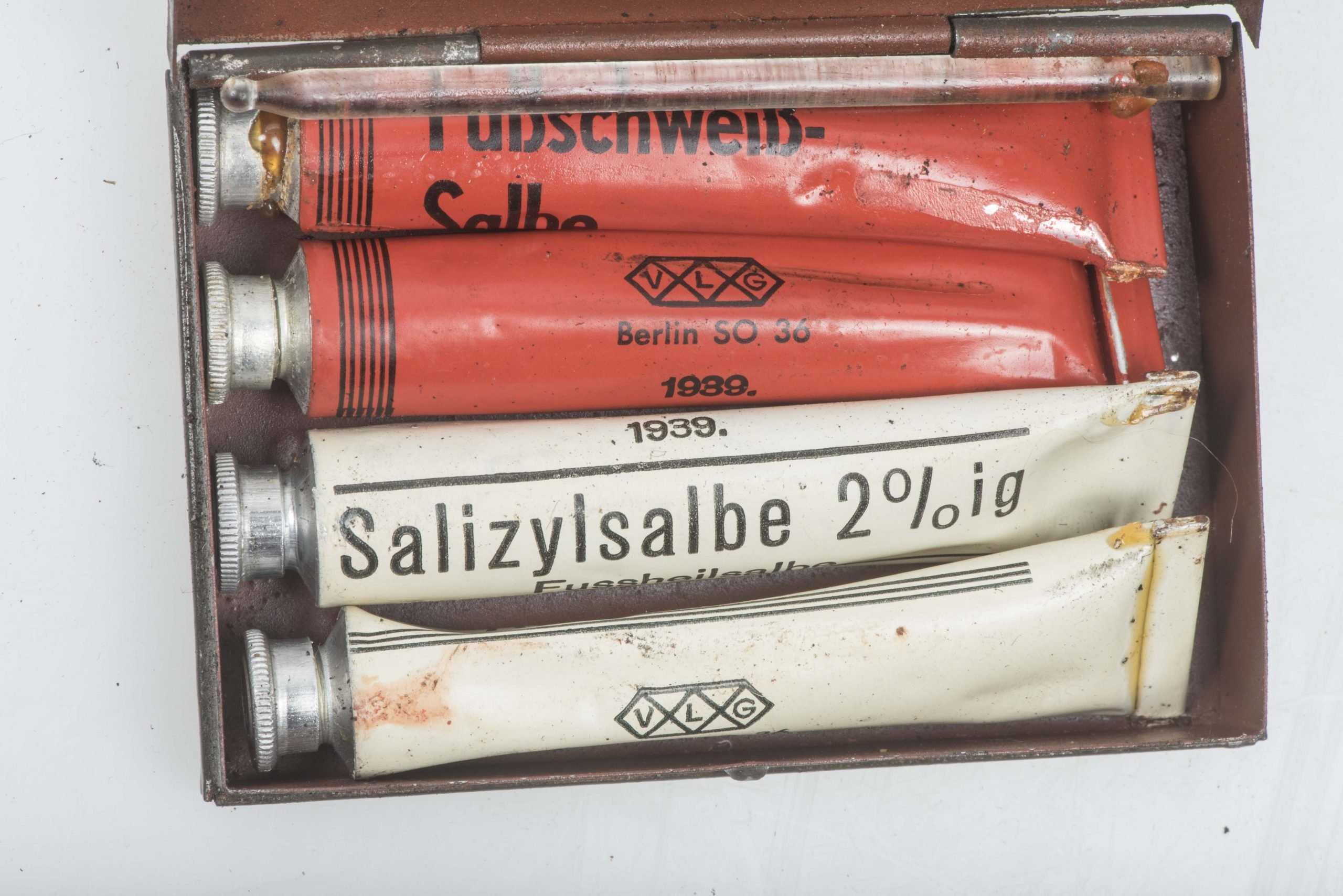 Sanitäter Salbe tin with original content — image 3