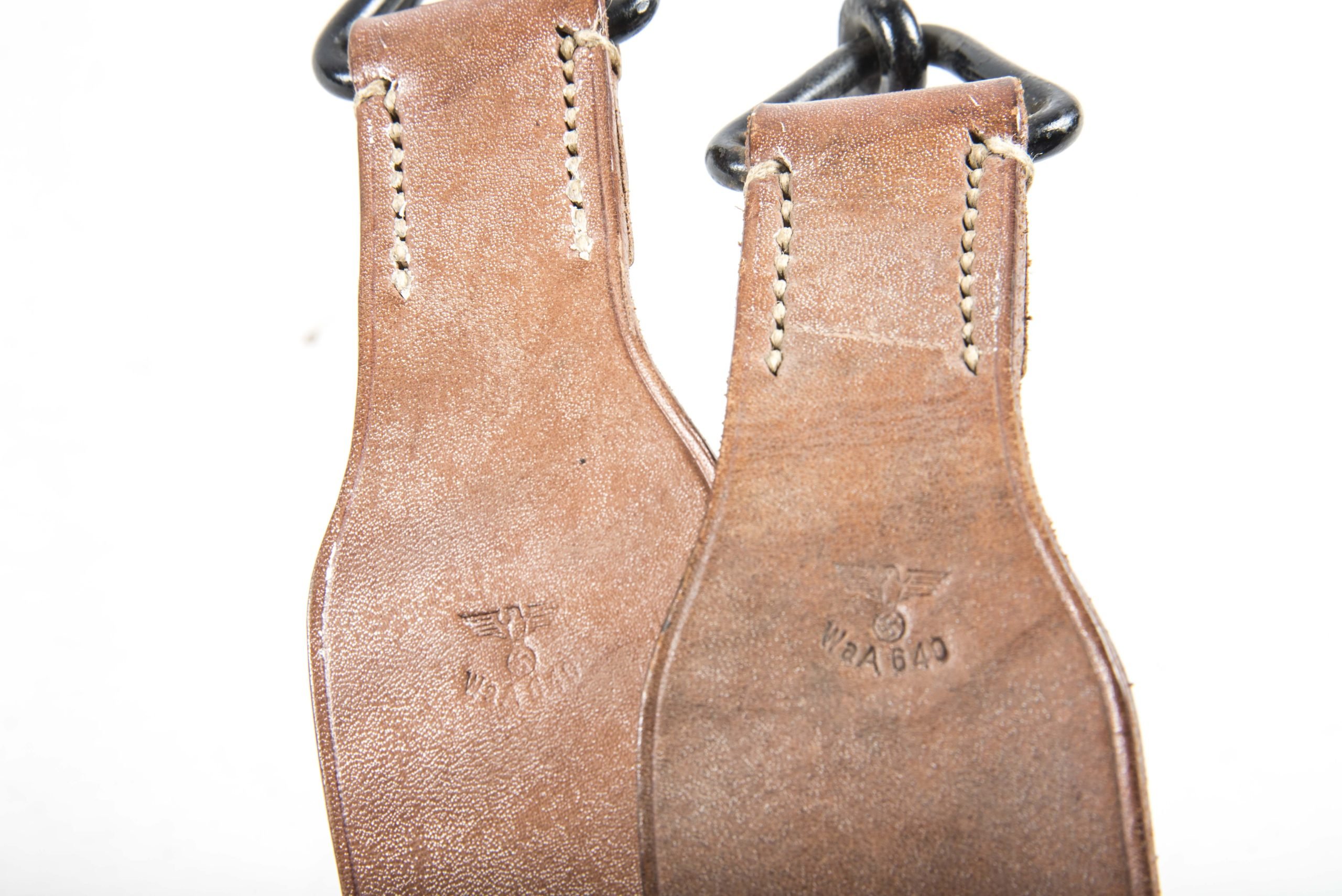 Matching pair MG34 u. MG42 lafette carrying straps marked WaA 640 — image 7
