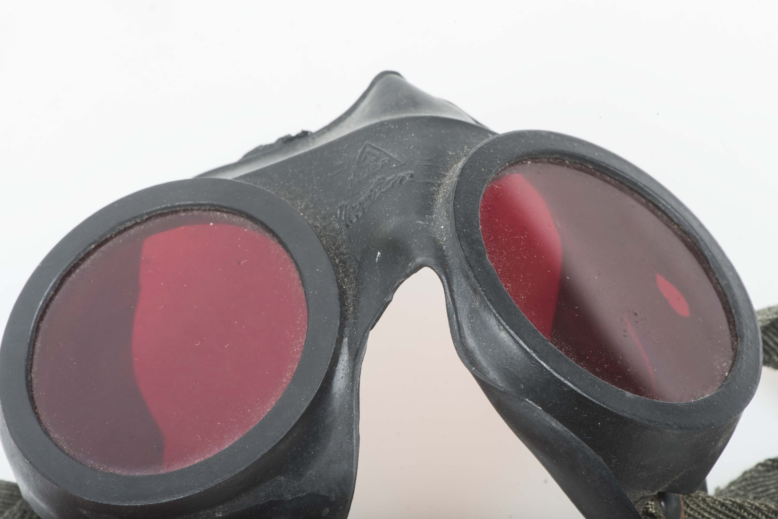 Auer Neopan goggles with red lenses — image 4