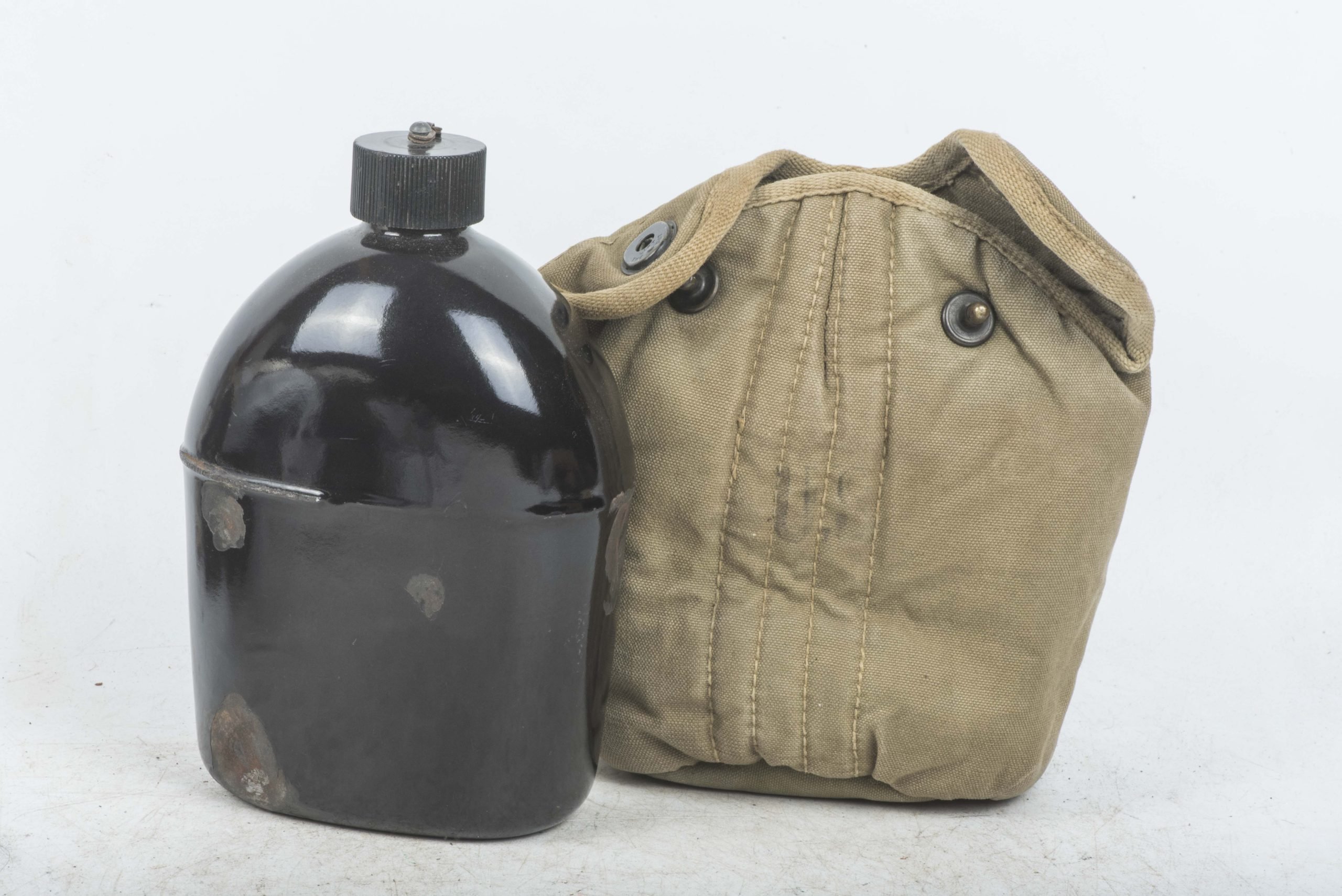 US enameled canteen set marked REP 1942 / British Made 1944 — image 6