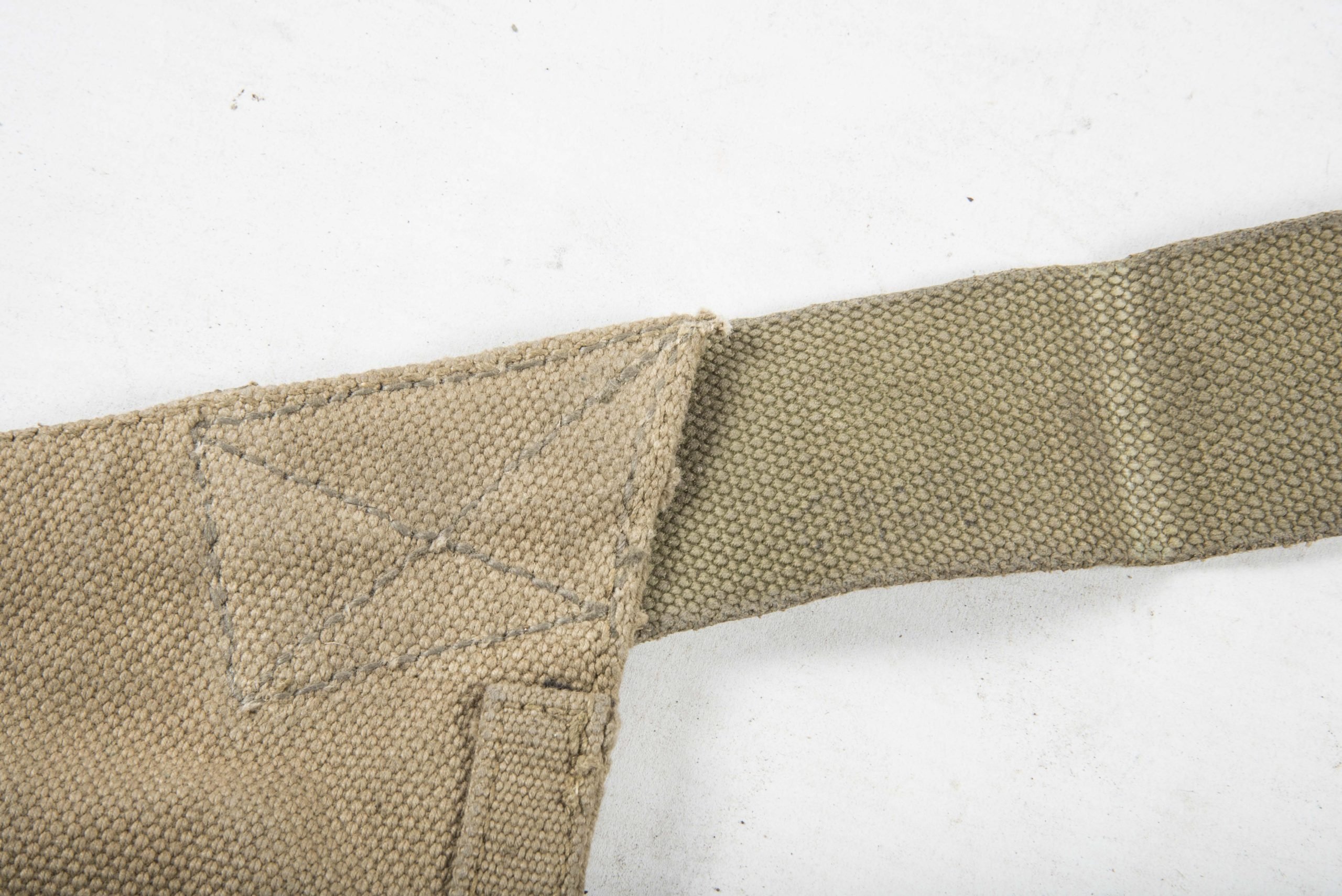 Woodwork find British paratrooper Stengun magazine bandoleer dated 1942 — image 5