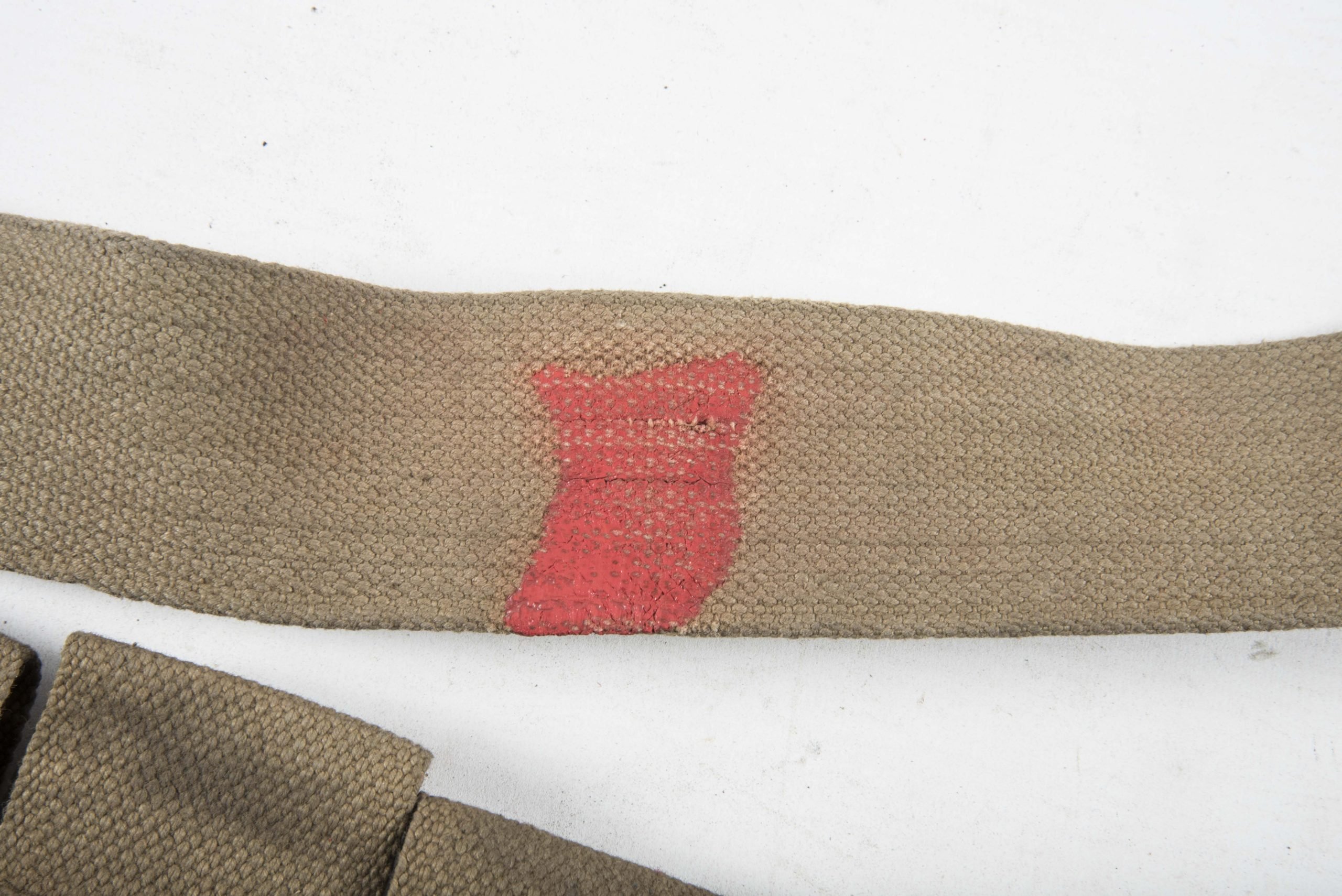 Woodwork find British paratrooper Stengun magazine bandoleer dated 1942 — image 3