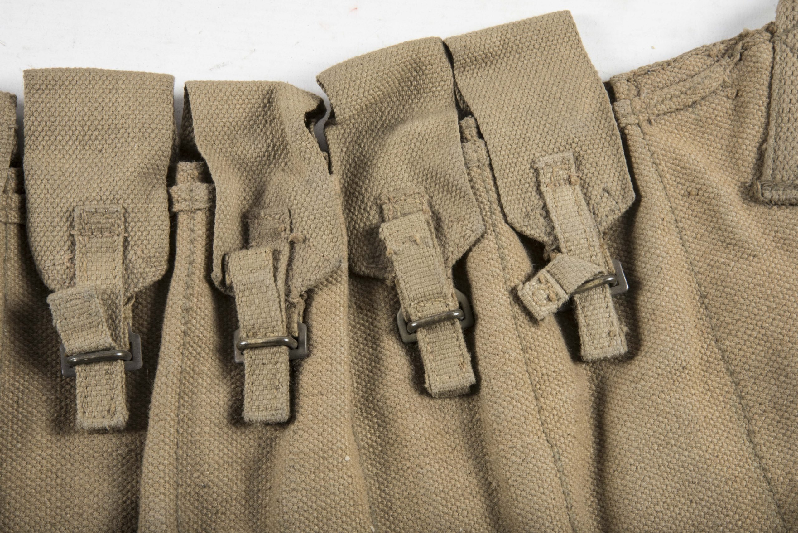 Woodwork find British paratrooper Stengun magazine bandoleer dated 1942 — image 2