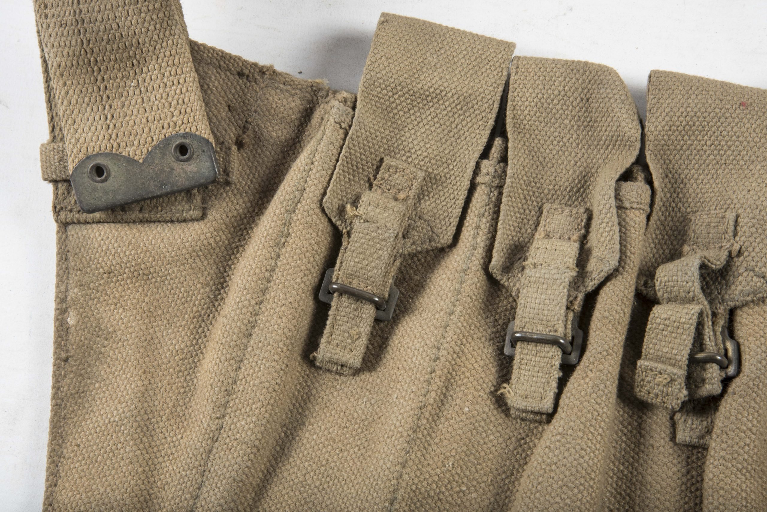 Woodwork find British paratrooper Stengun magazine bandoleer dated 1942 — image 3