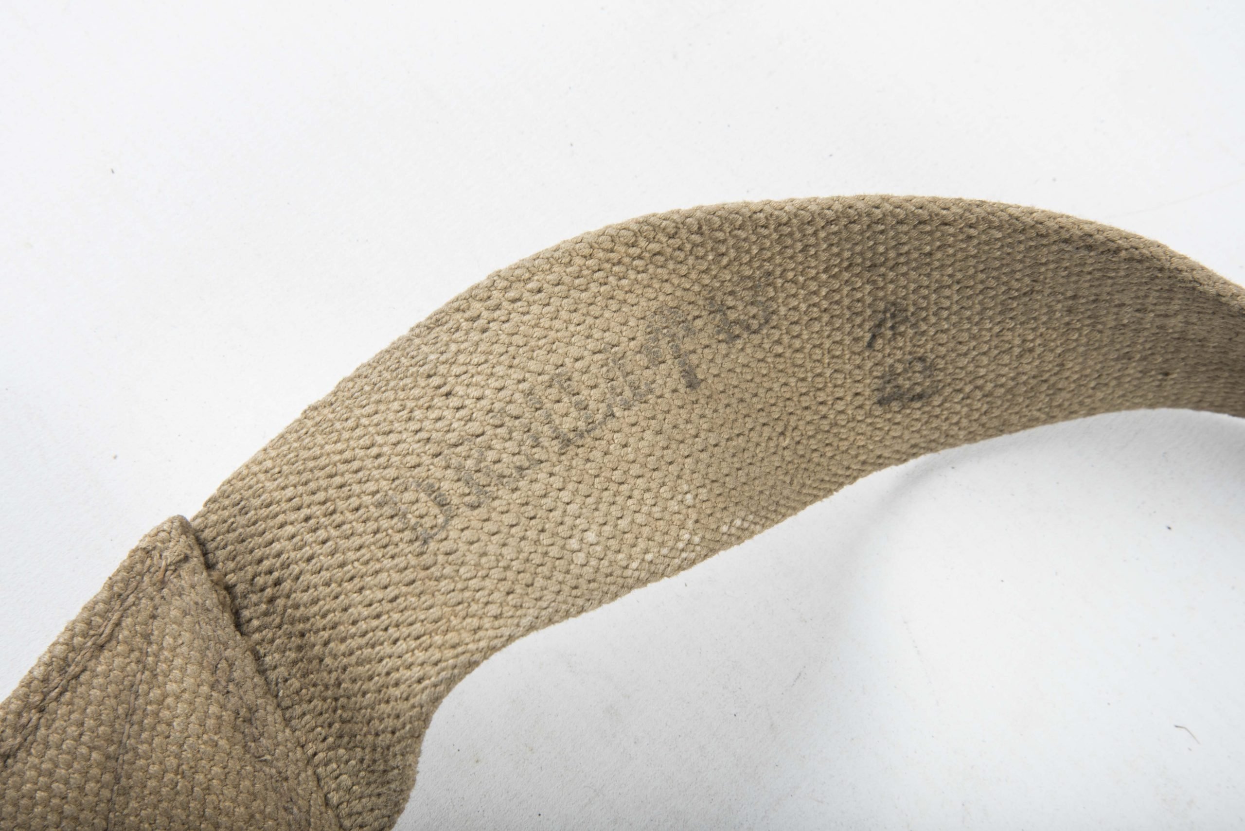 Woodwork find British paratrooper Stengun magazine bandoleer dated 1942 — image 4