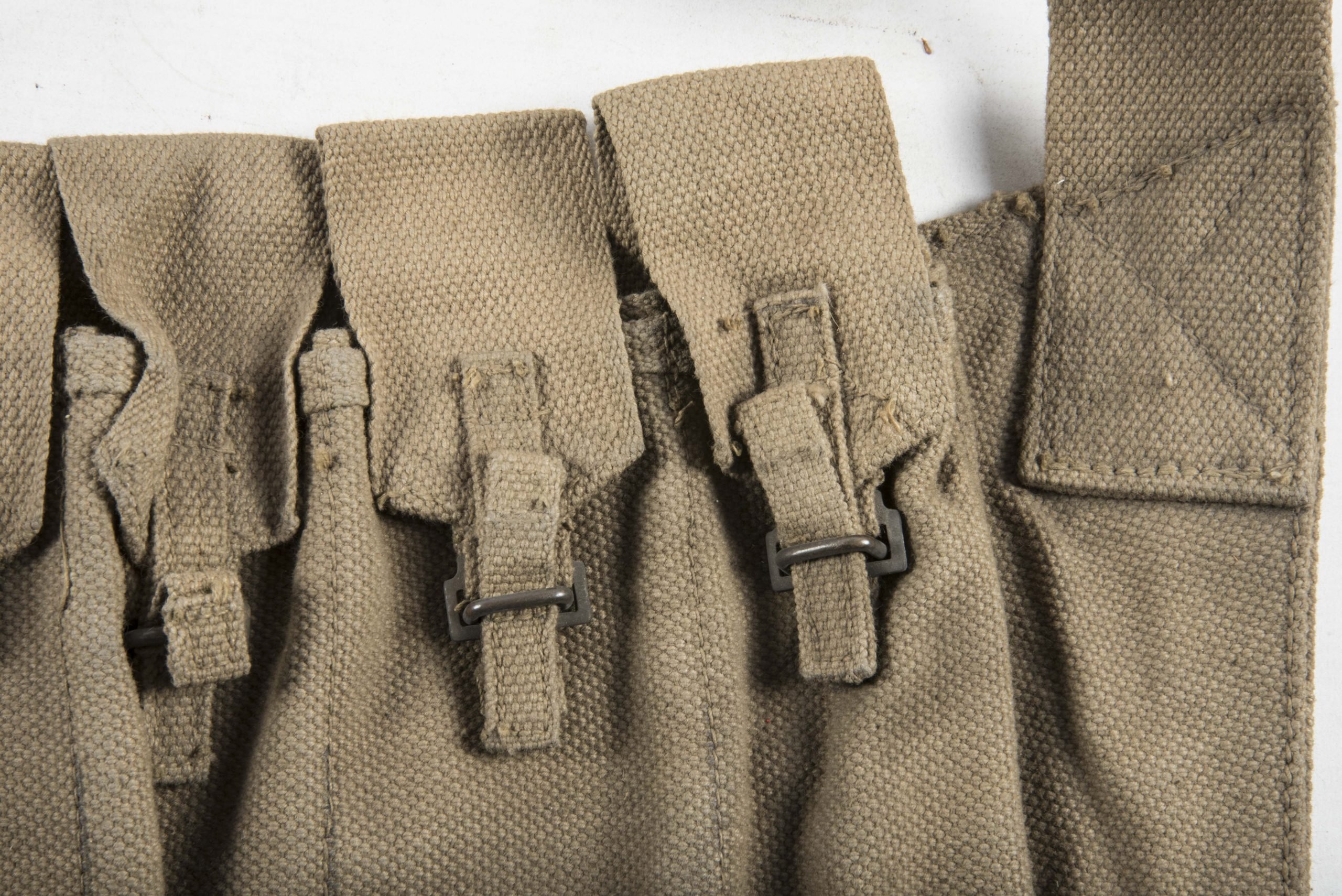 Woodwork find British paratrooper Stengun magazine bandoleer dated 1942 — image 2