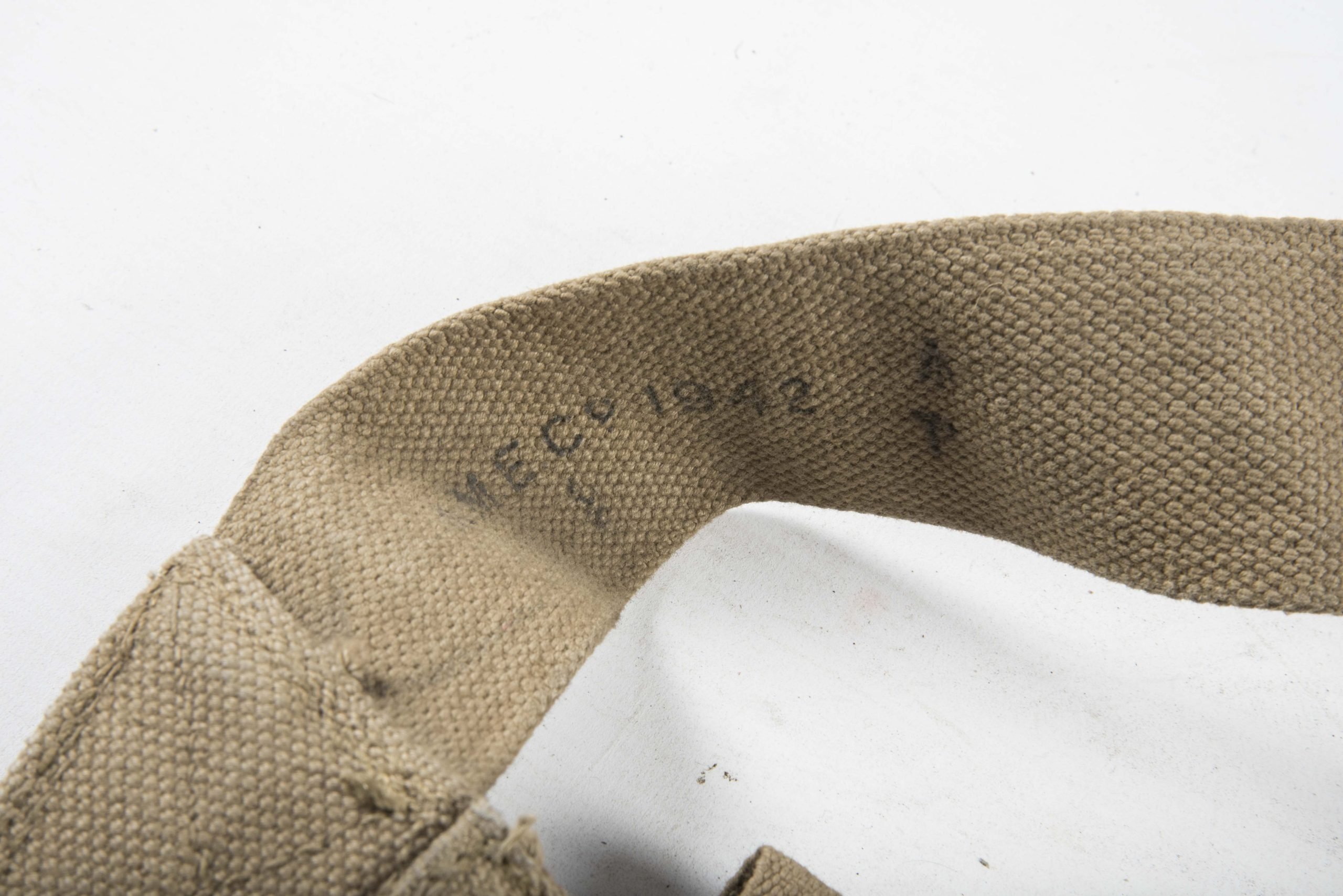 Woodwork find British paratrooper Stengun magazine bandoleer dated 1942 — image 6