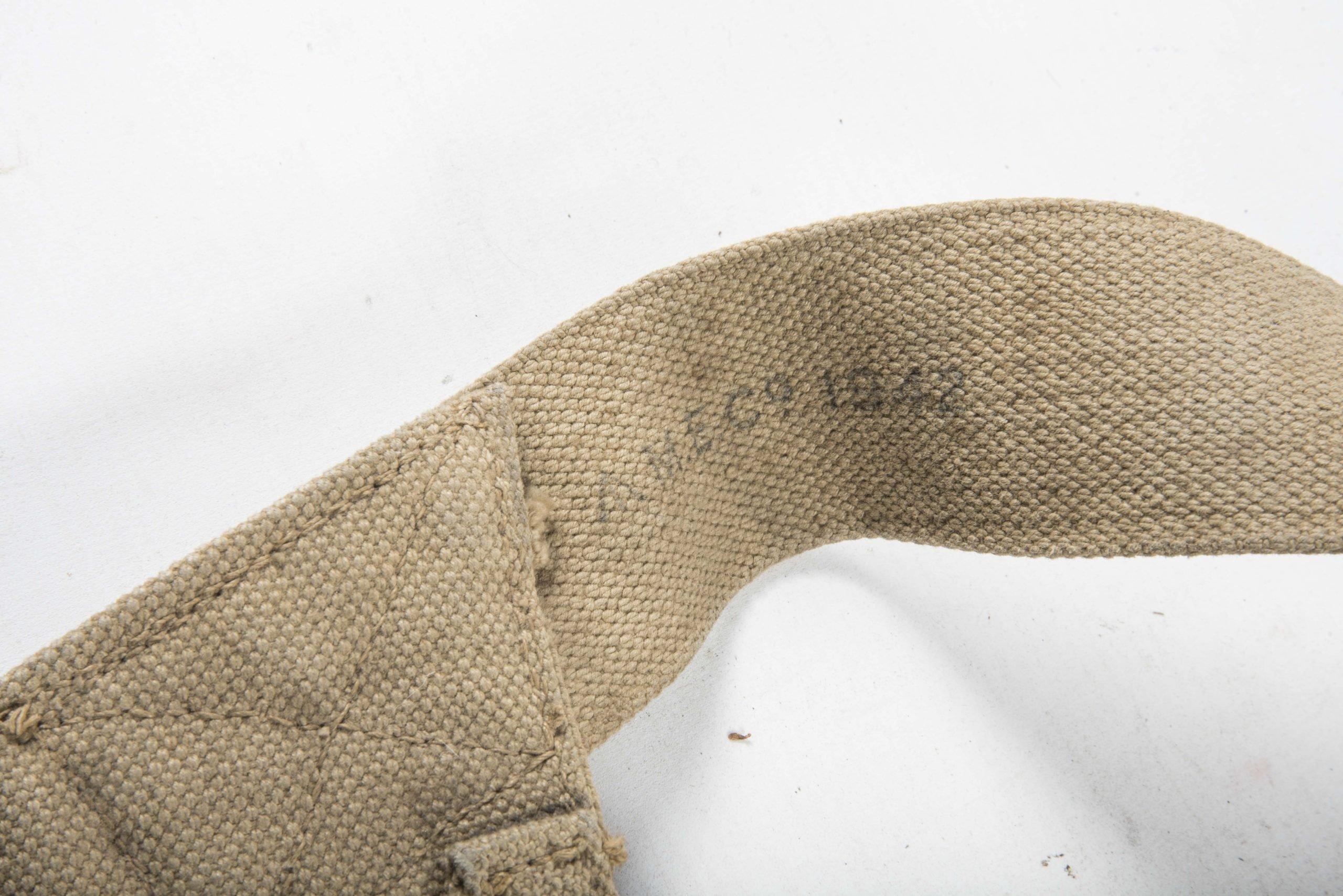 Woodwork find British paratrooper Stengun magazine bandoleer dated 1942 — image 5