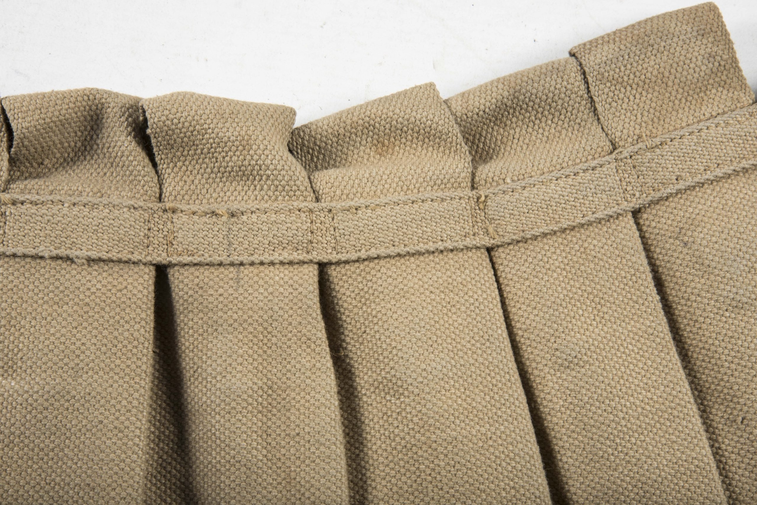 Woodwork find British paratrooper Stengun magazine bandoleer dated 1942 — image 6