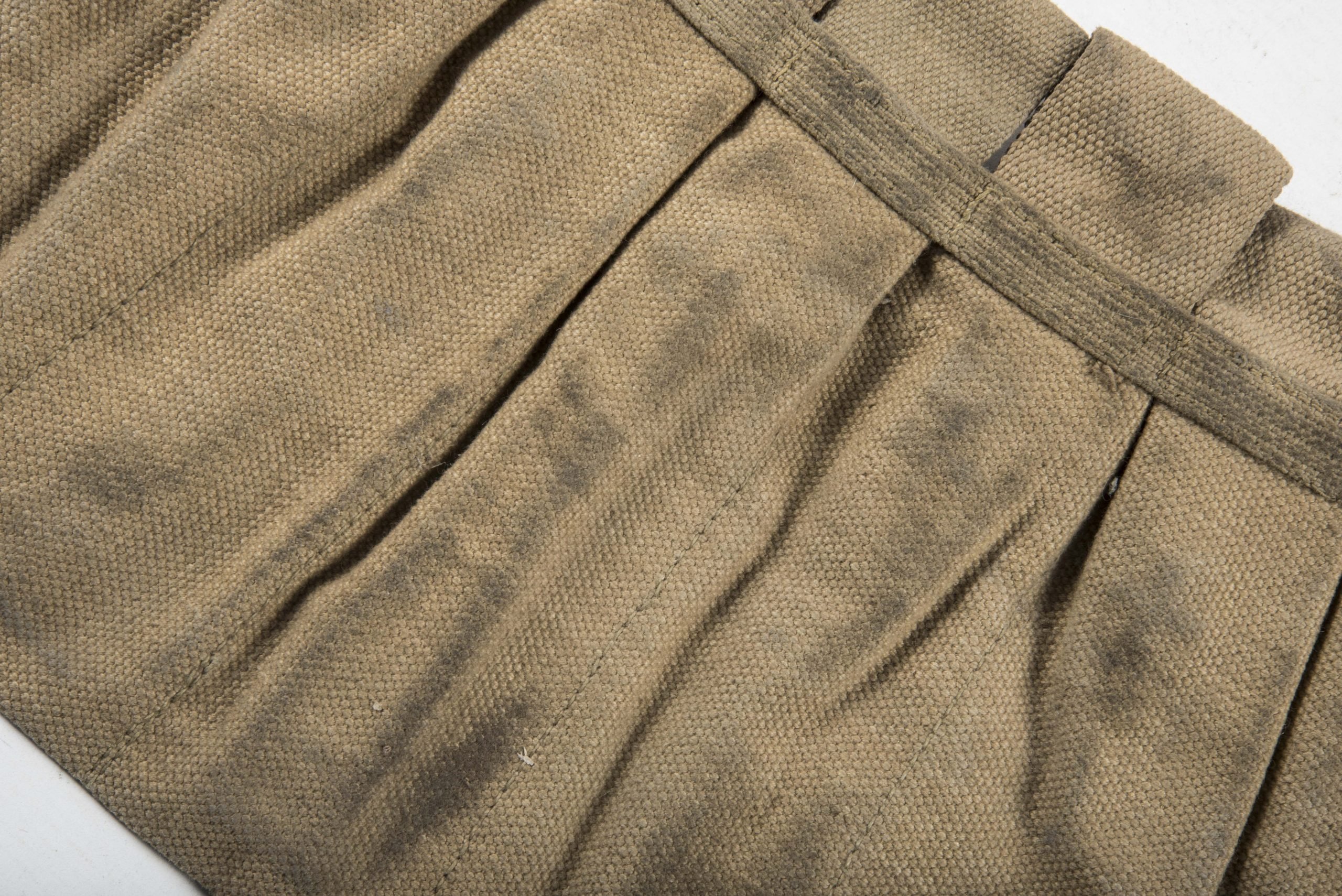 Woodwork find British paratrooper Stengun magazine bandoleer dated 1942 — image 3