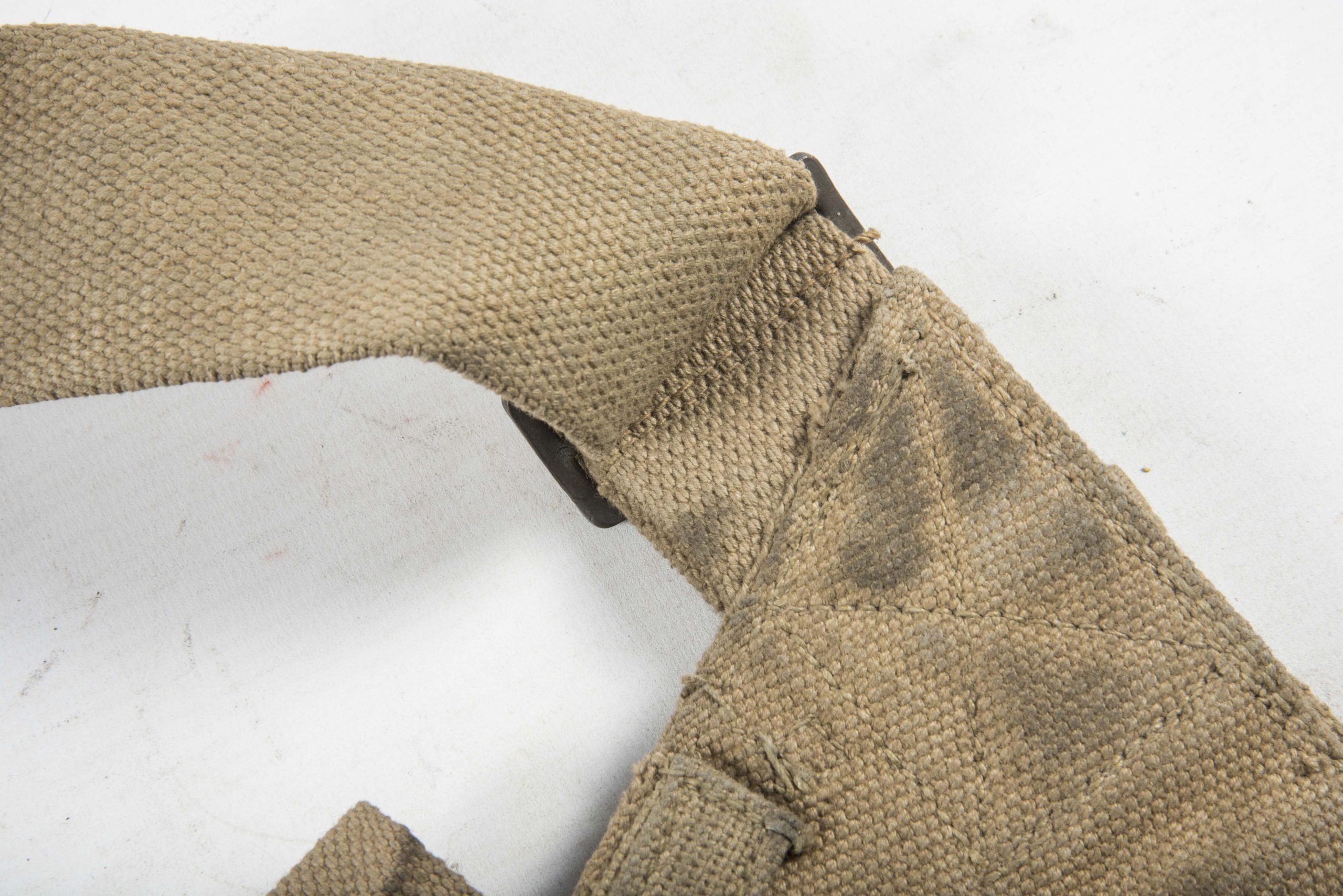 Woodwork find British paratrooper Stengun magazine bandoleer dated 1942 — image 6