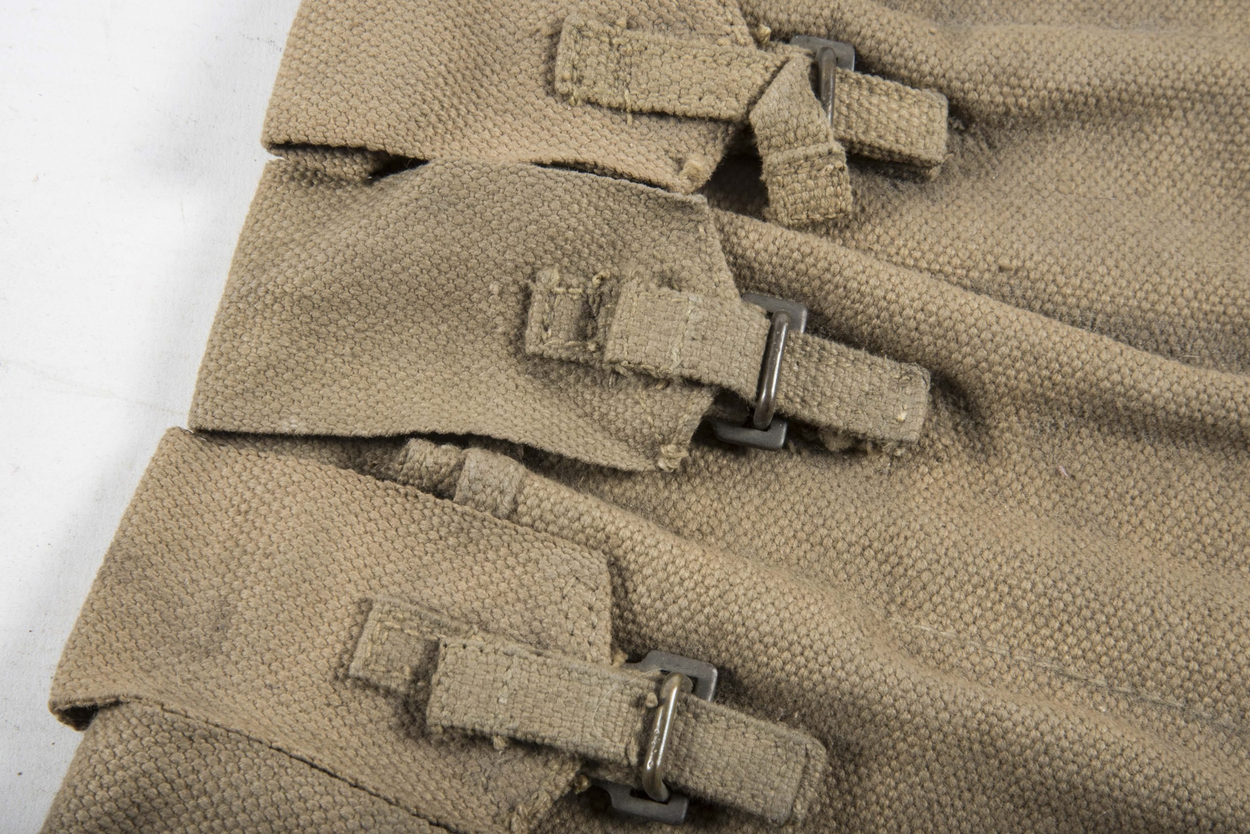 Woodwork find British paratrooper Stengun magazine bandoleer dated 1942 — image 7