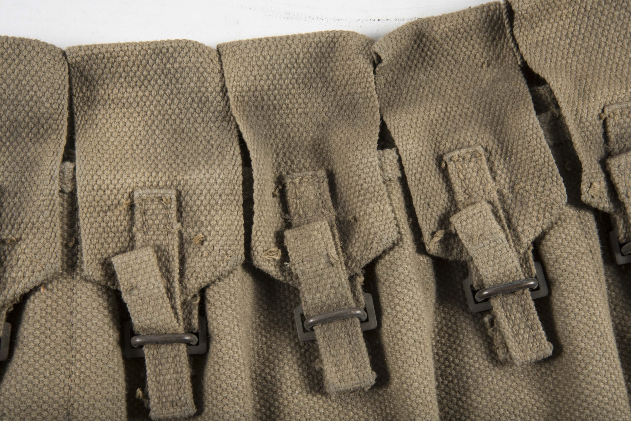 Woodwork find British paratrooper Stengun magazine bandoleer dated 1942 — image 3