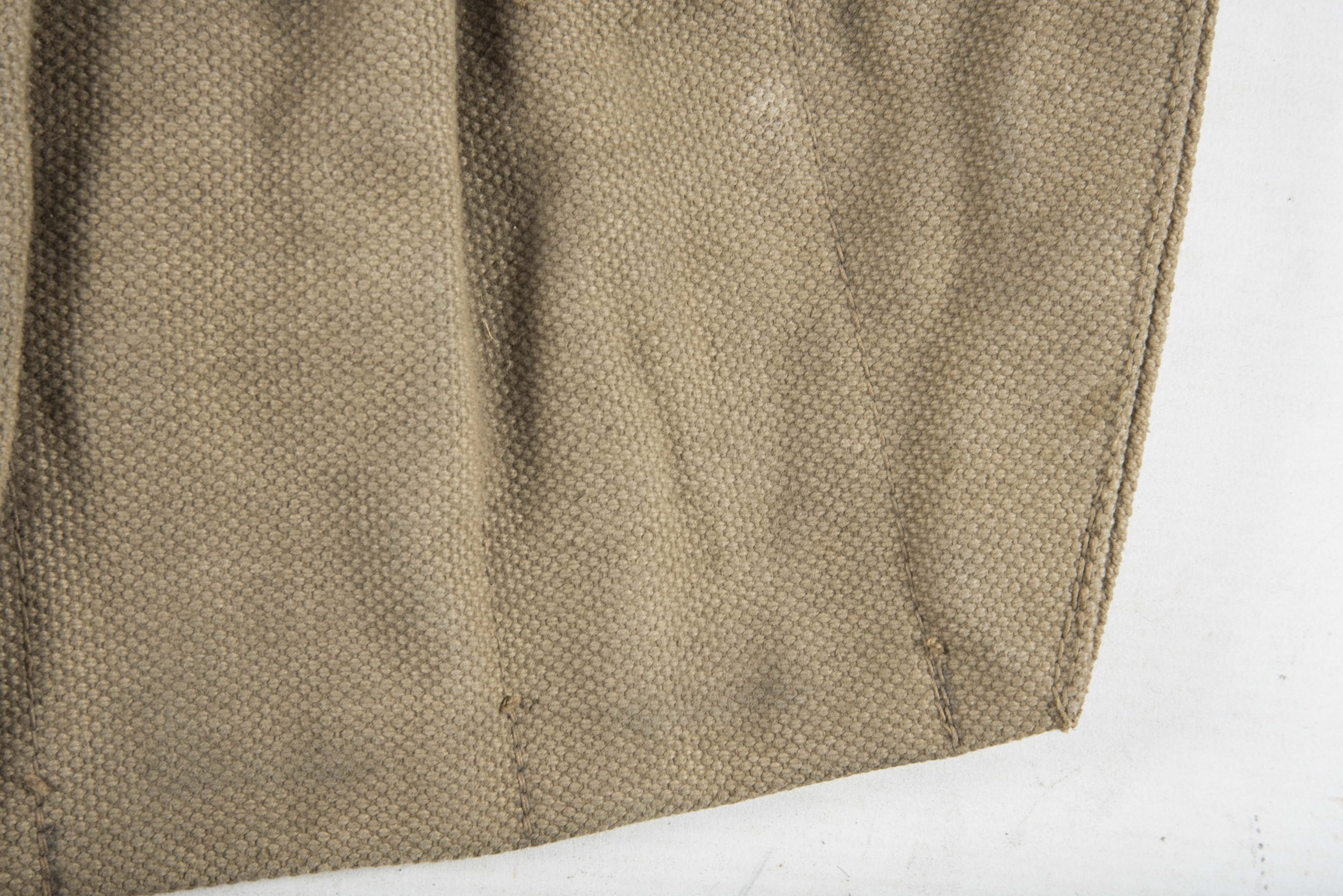 Woodwork find British paratrooper Stengun magazine bandoleer dated 1942 — image 4