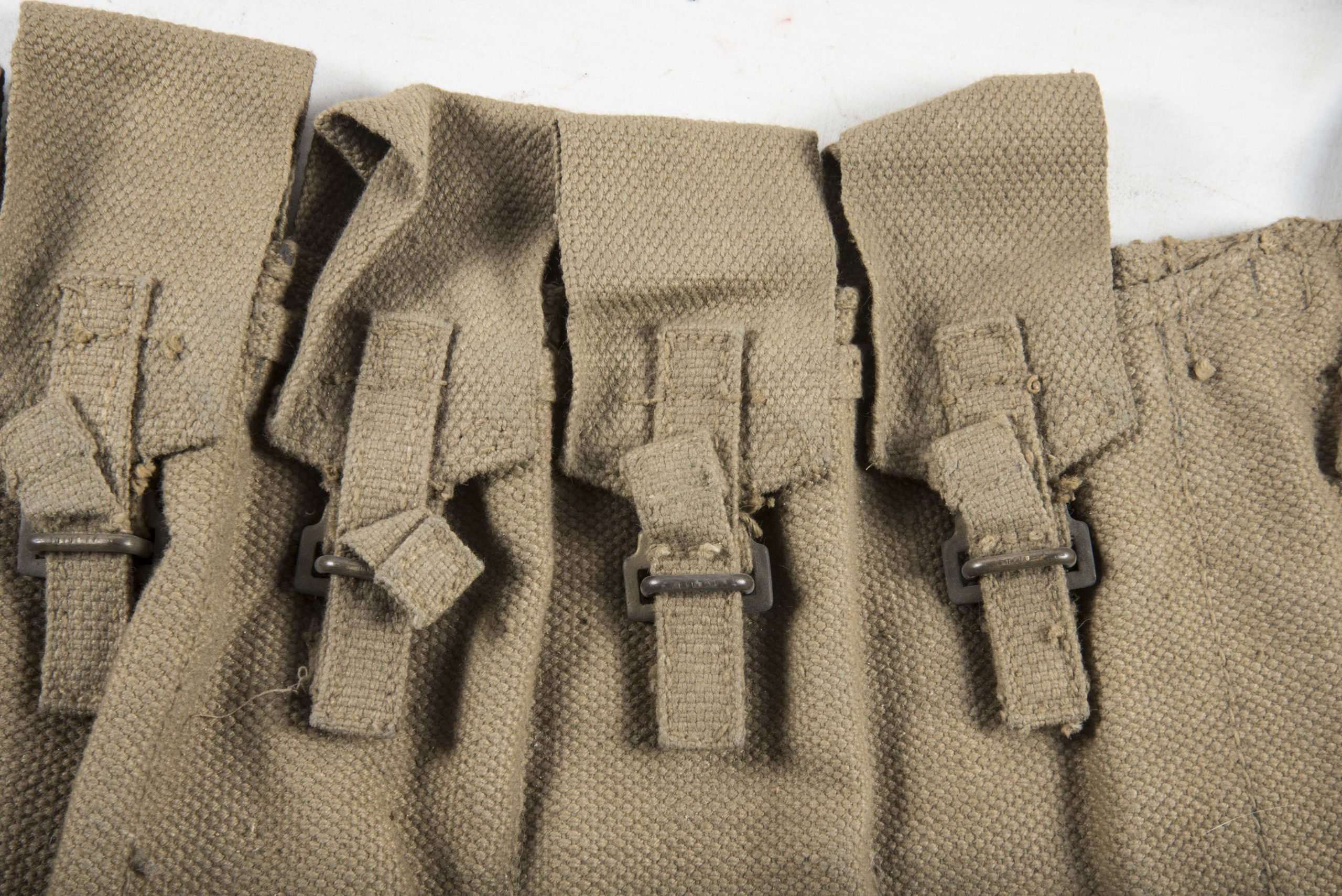 Woodwork find British paratrooper Stengun magazine bandoleer dated 1942 — image 2
