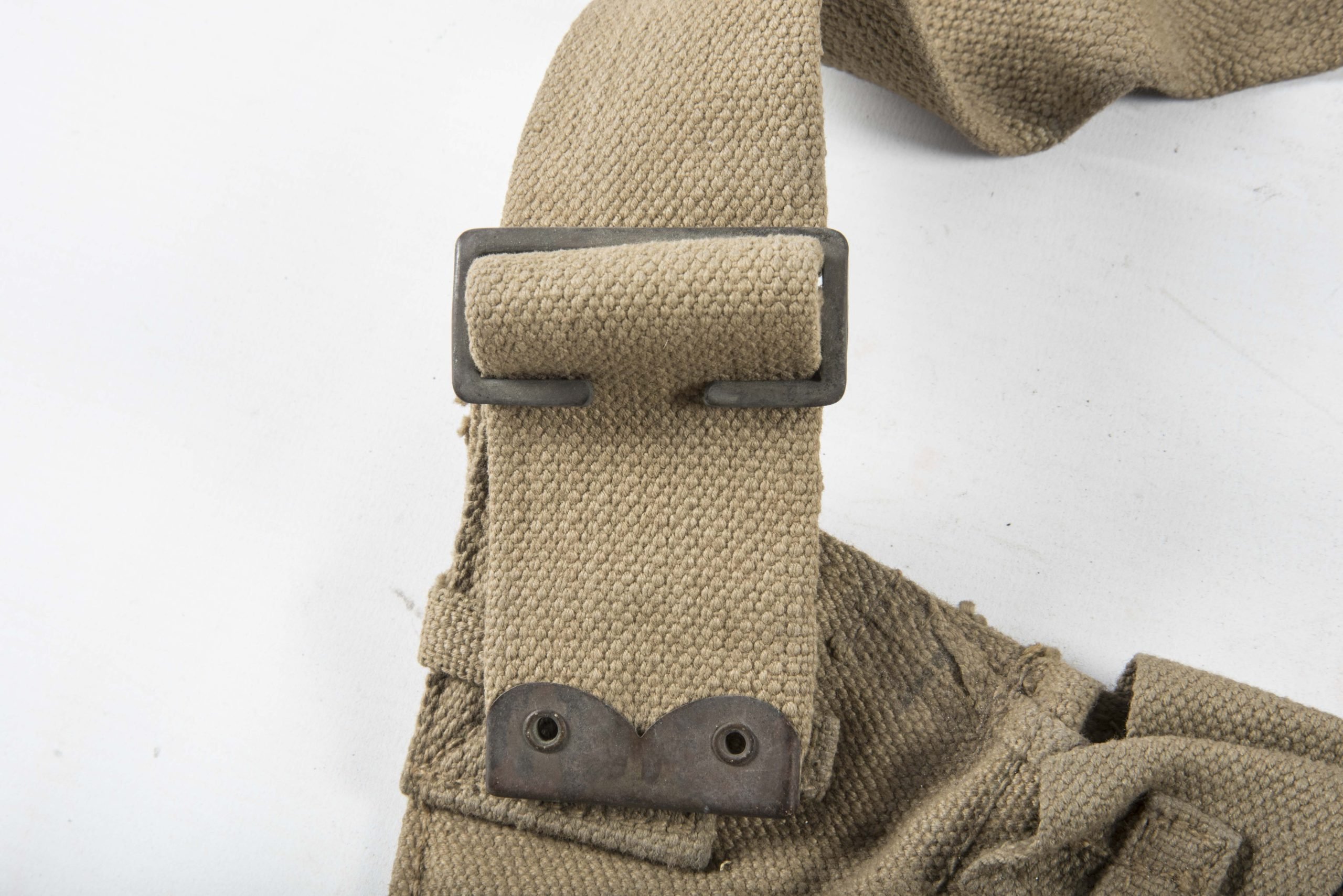 Woodwork find British paratrooper Stengun magazine bandoleer dated 1942 — image 3