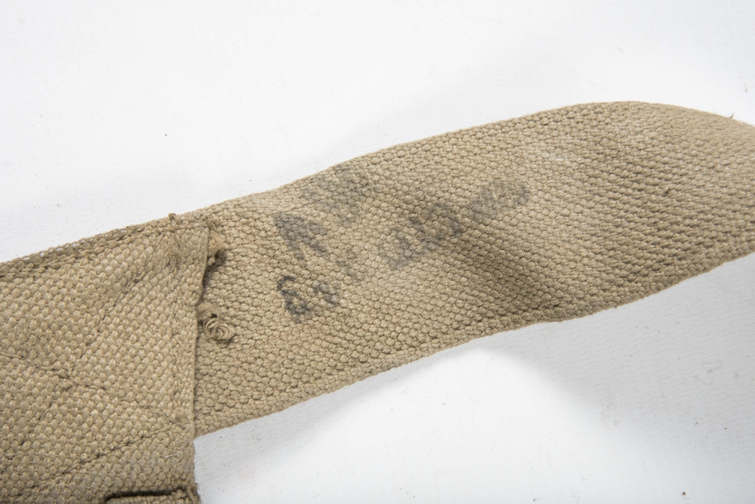 Woodwork find British paratrooper Stengun magazine bandoleer dated 1942 — image 8