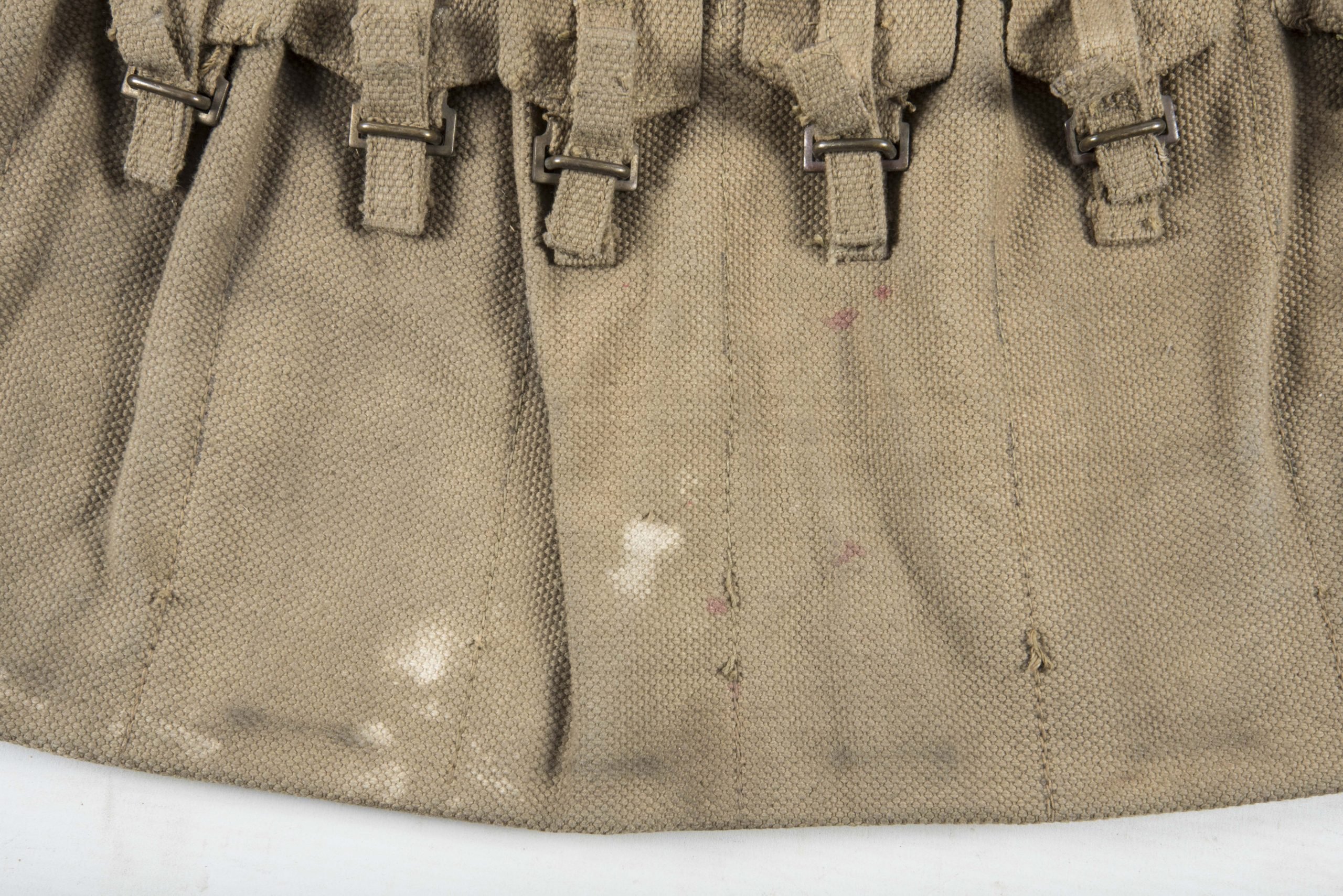 Woodwork find British paratrooper Stengun magazine bandoleer dated 1942 — image 2